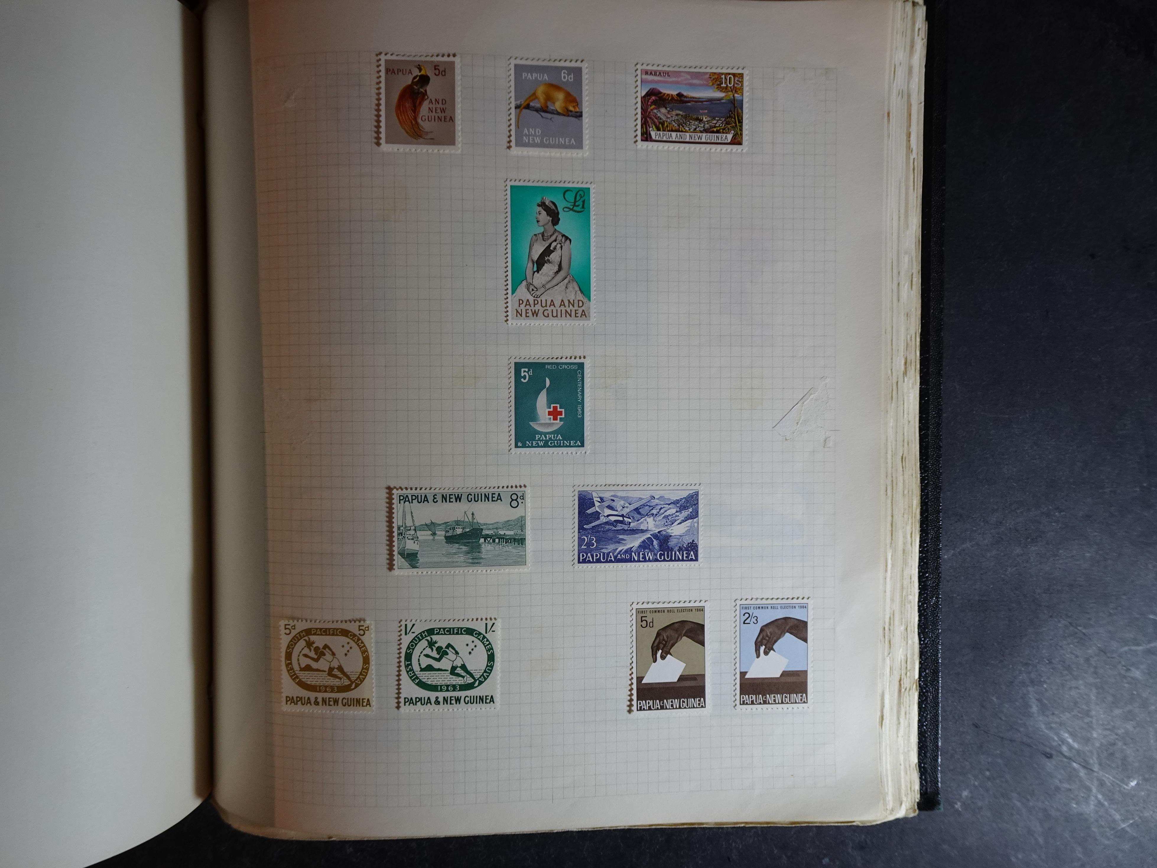 Verzameling op blanco album bladen letter M/P. Leuke koop met veel motief. 165