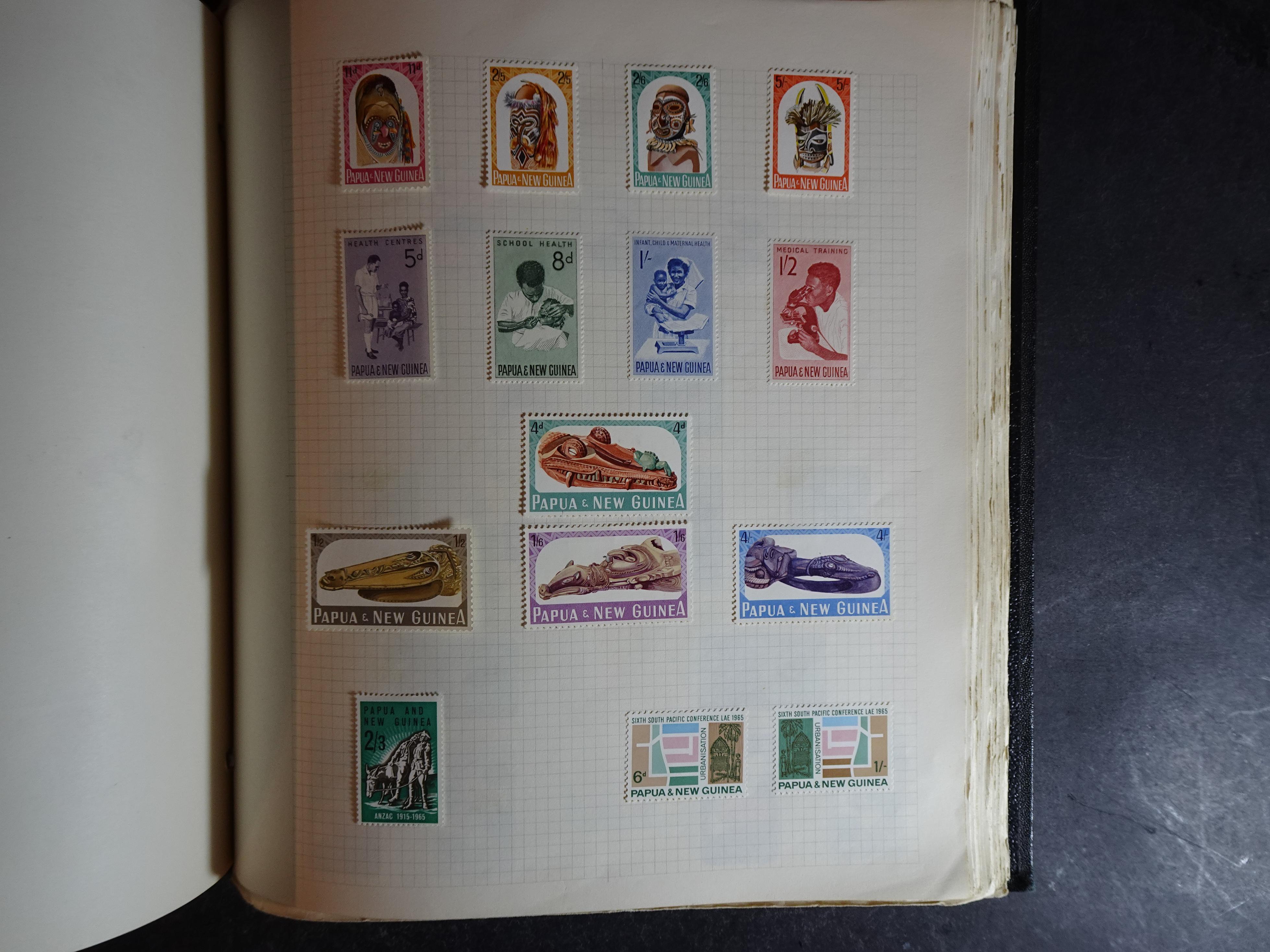 Verzameling op blanco album bladen letter M/P. Leuke koop met veel motief. 166