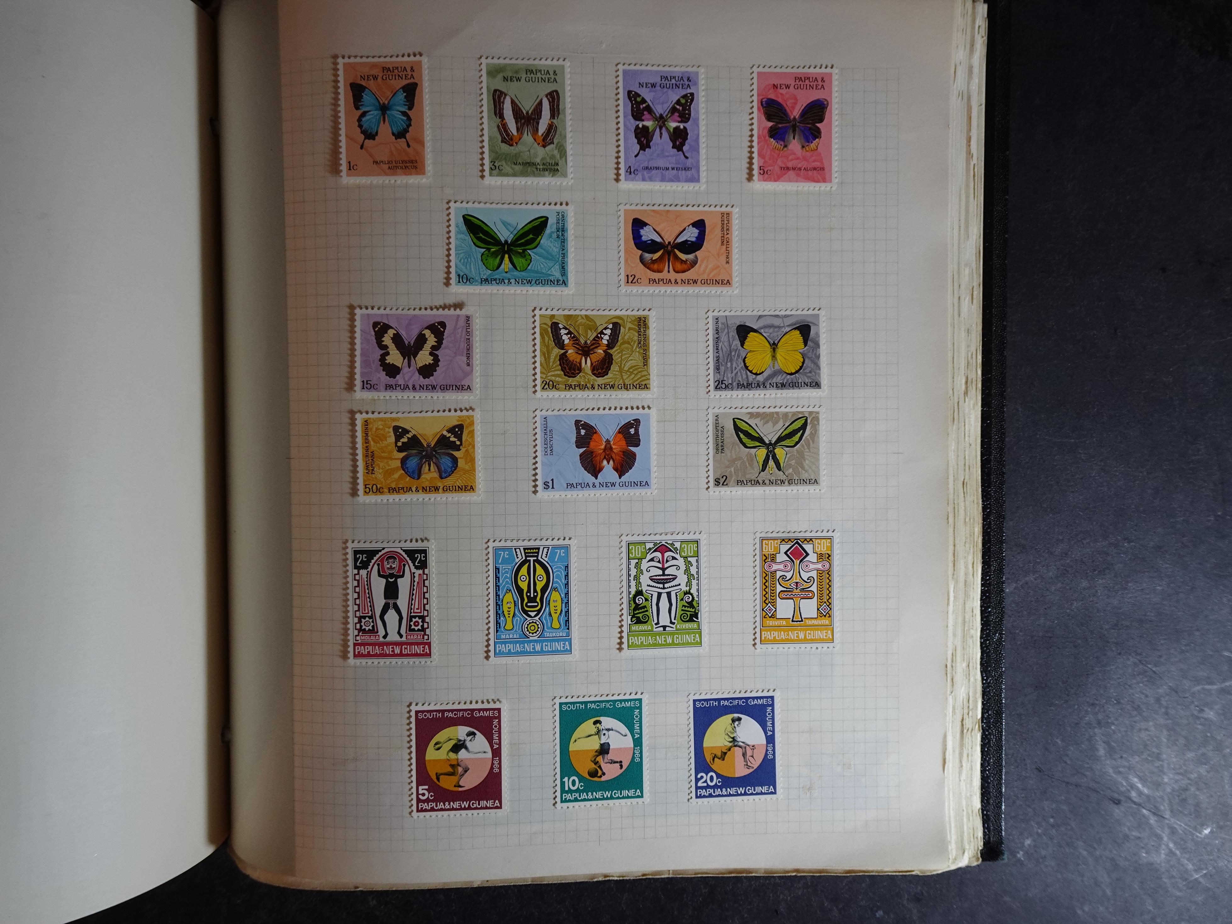 Verzameling op blanco album bladen letter M/P. Leuke koop met veel motief. 168