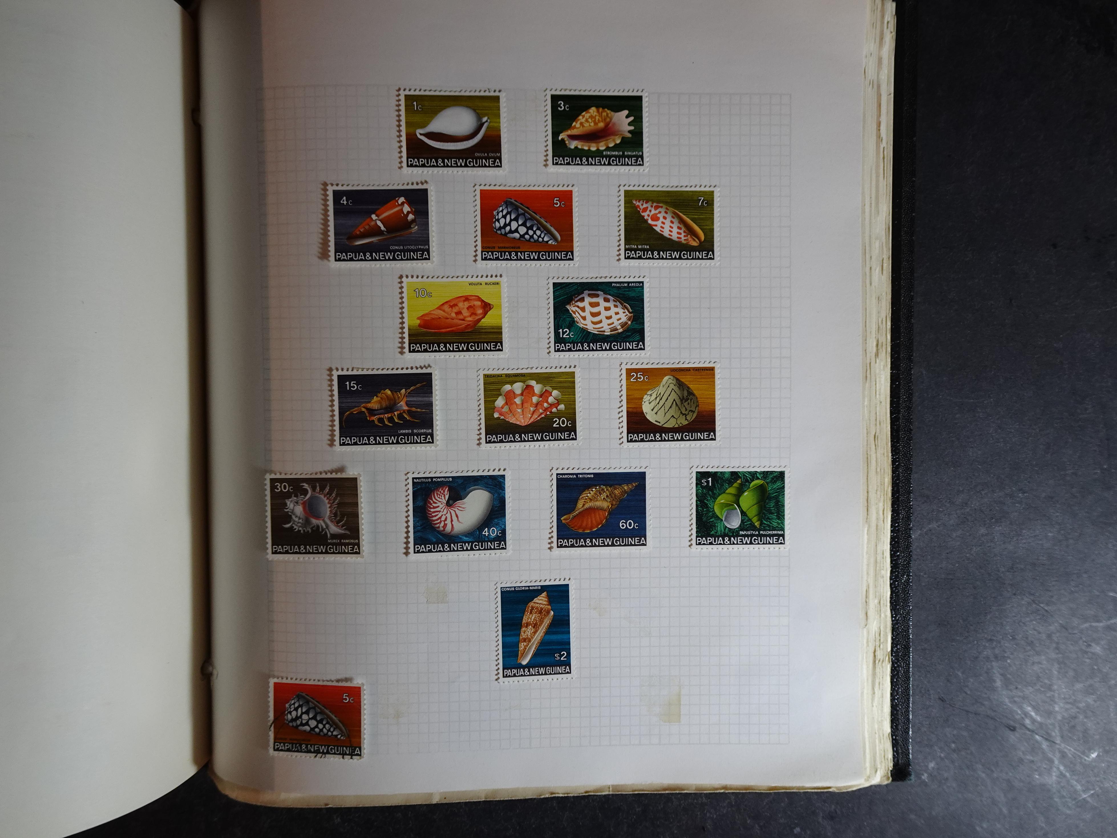 Verzameling op blanco album bladen letter M/P. Leuke koop met veel motief. 171