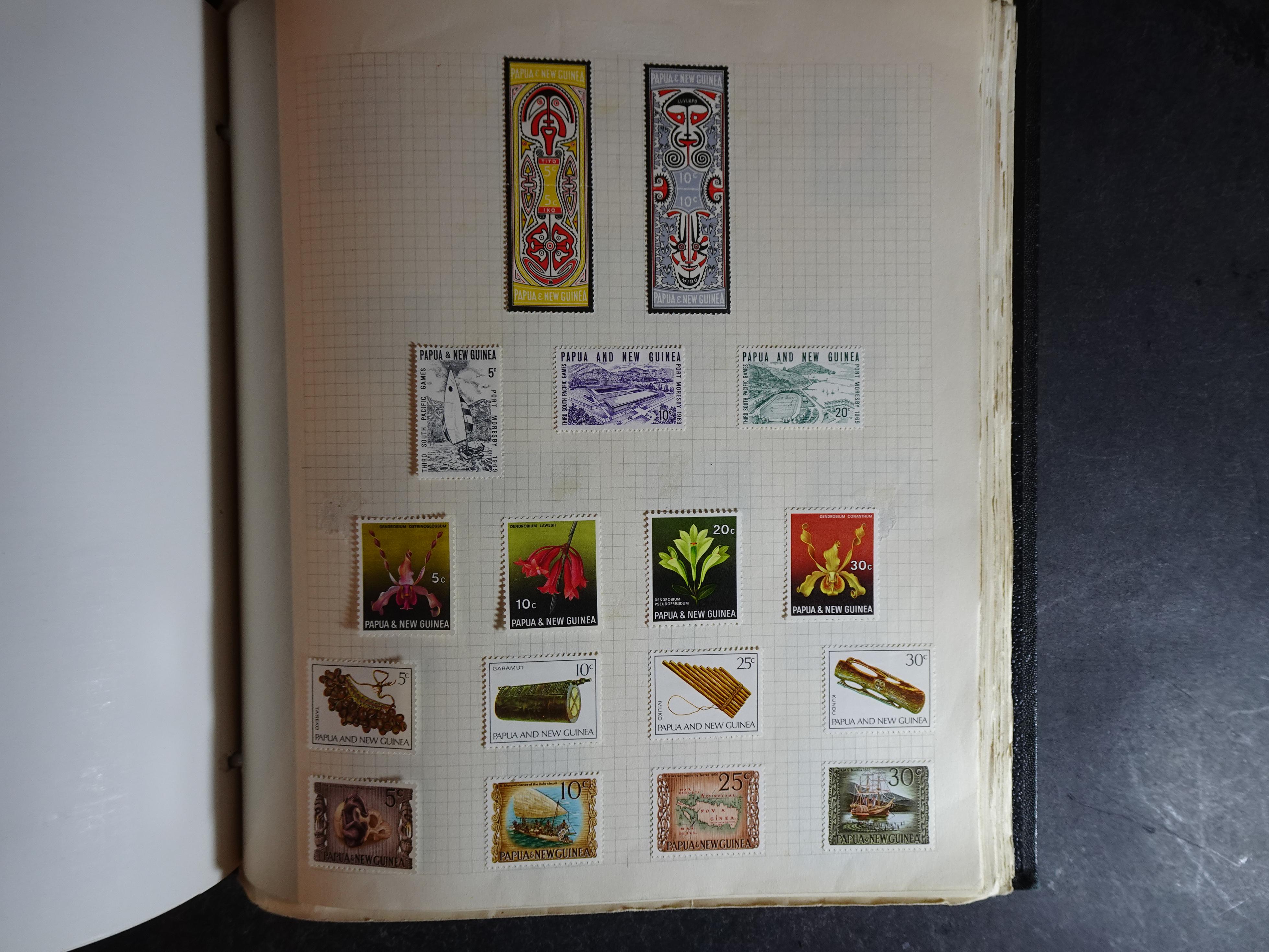 Verzameling op blanco album bladen letter M/P. Leuke koop met veel motief. 172