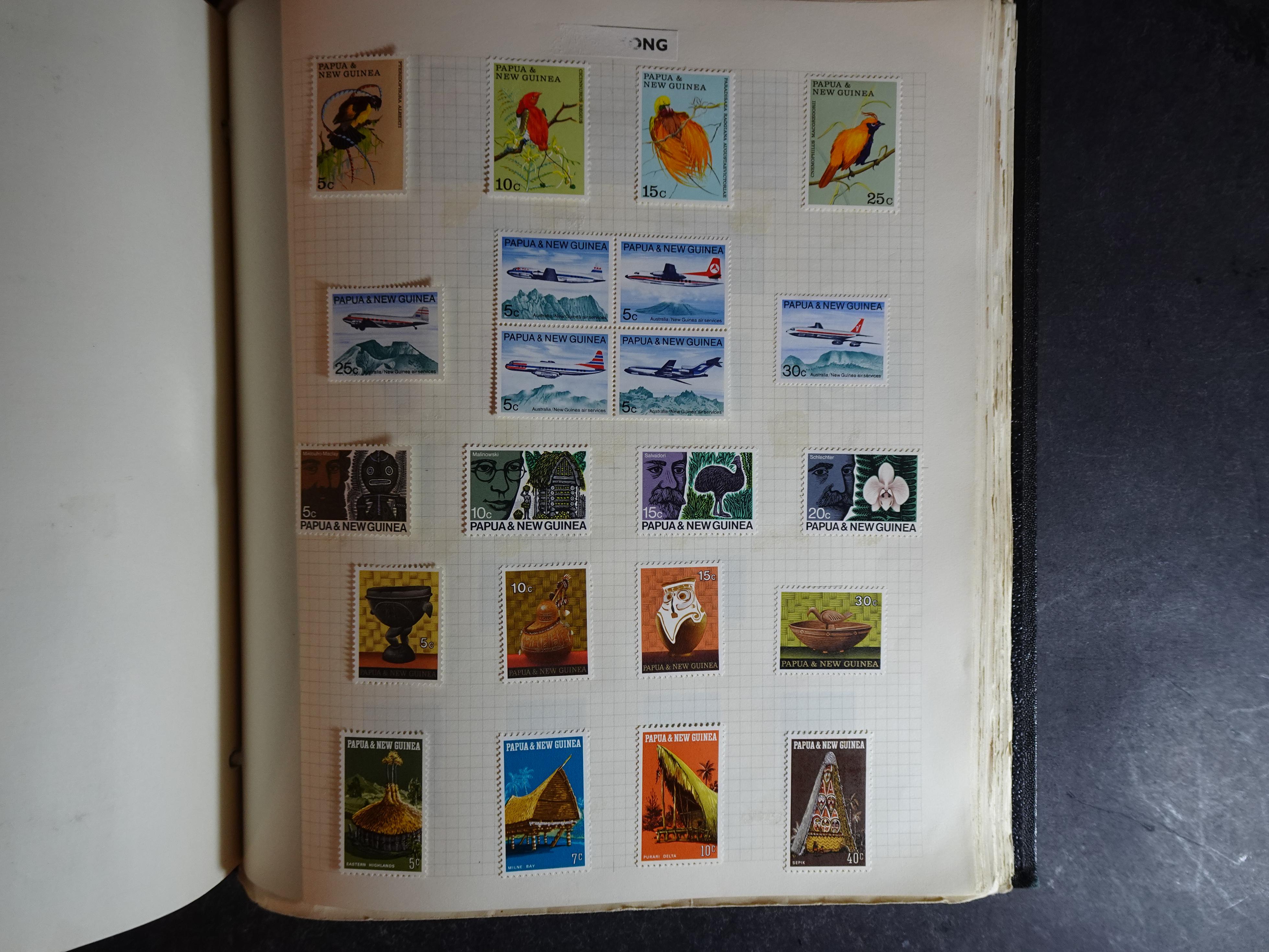 Verzameling op blanco album bladen letter M/P. Leuke koop met veel motief. 173