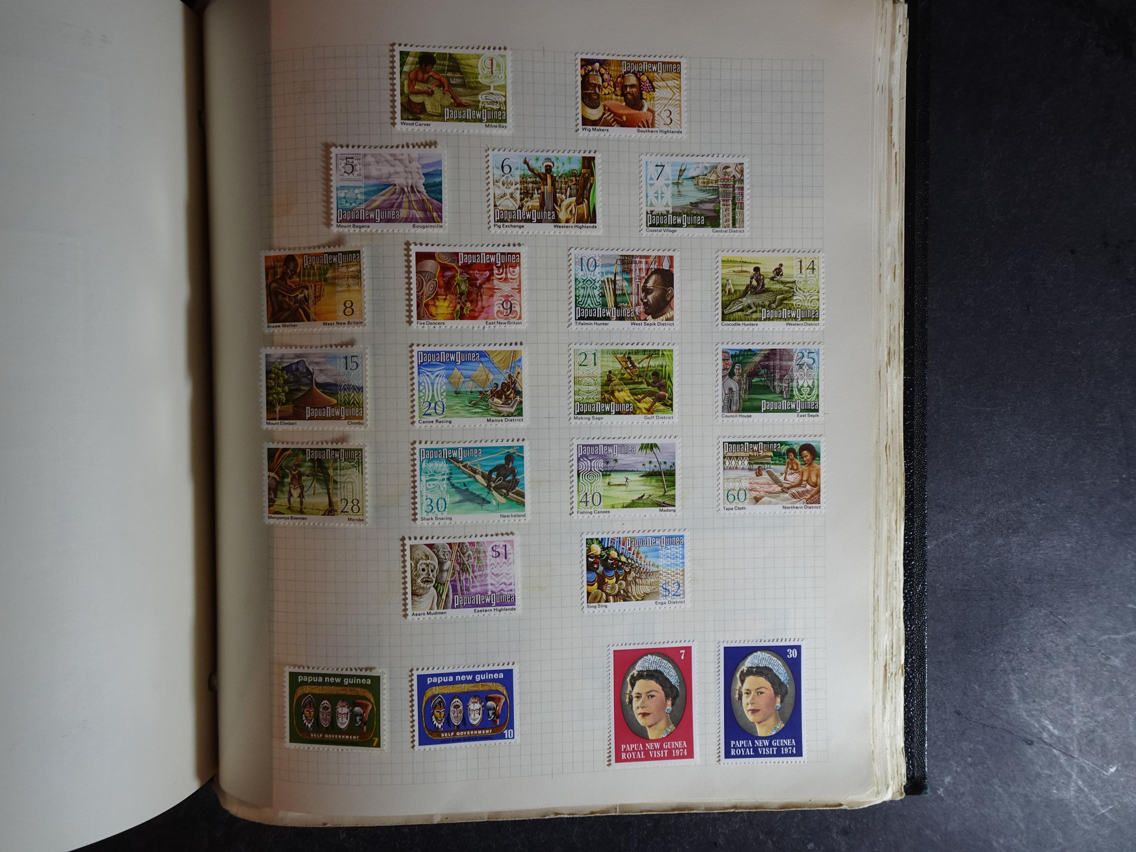 Verzameling op blanco album bladen letter M/P. Leuke koop met veel motief. 177