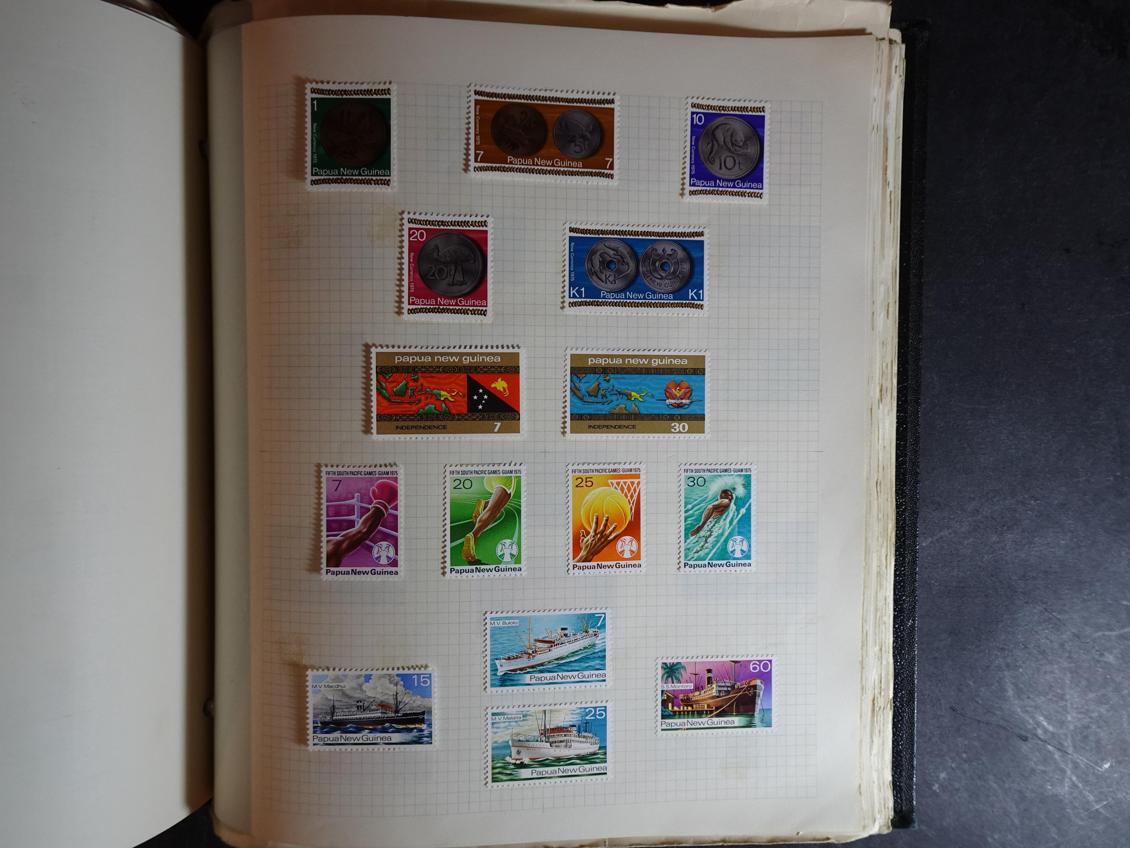 Verzameling op blanco album bladen letter M/P. Leuke koop met veel motief. 179