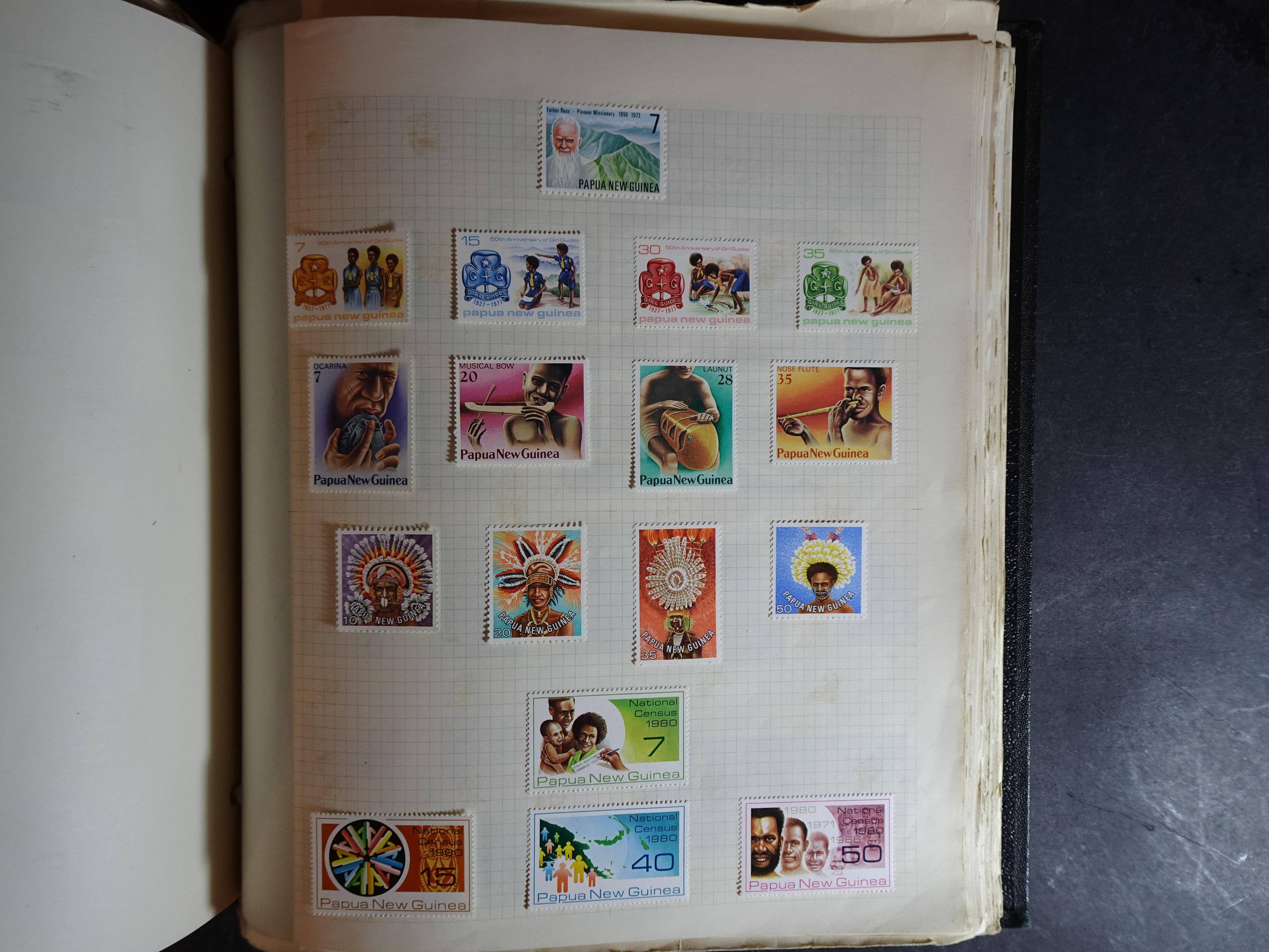 Verzameling op blanco album bladen letter M/P. Leuke koop met veel motief. 181