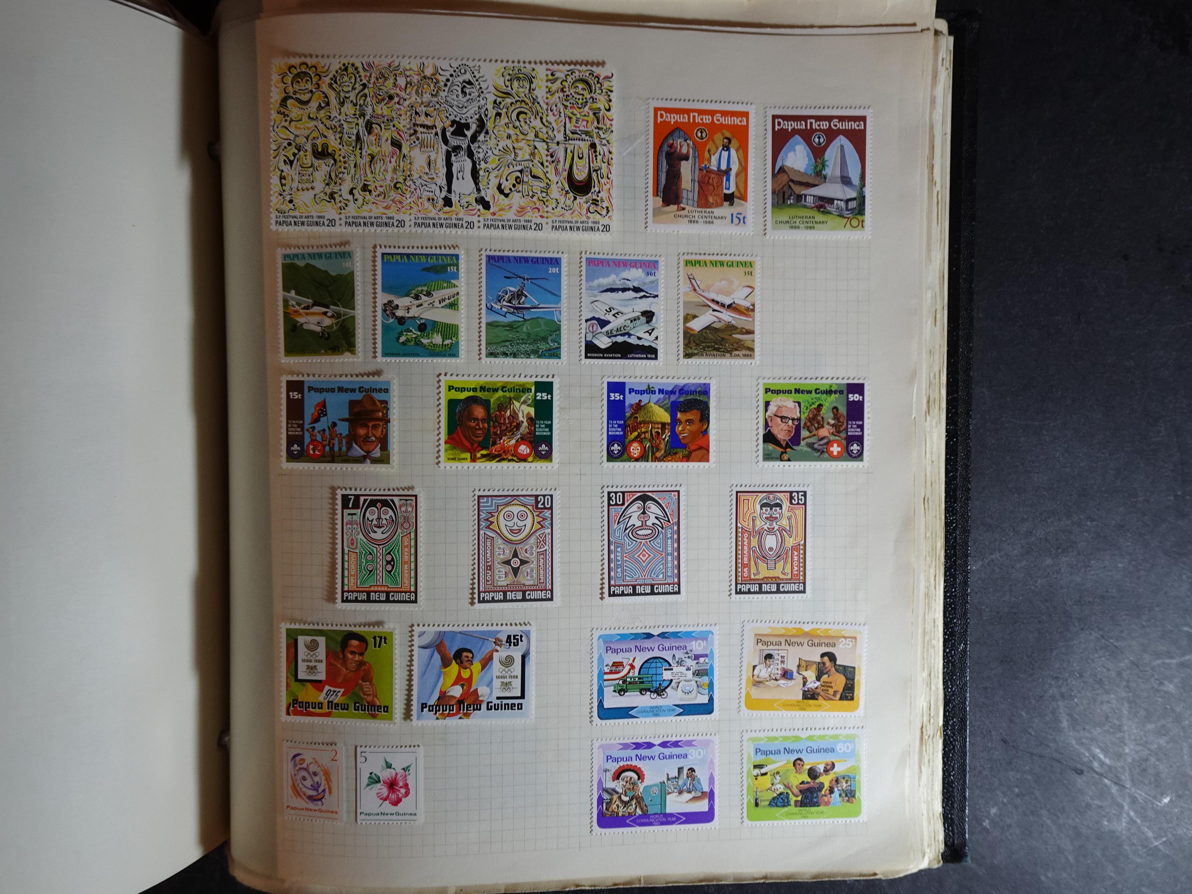 Verzameling op blanco album bladen letter M/P. Leuke koop met veel motief. 185