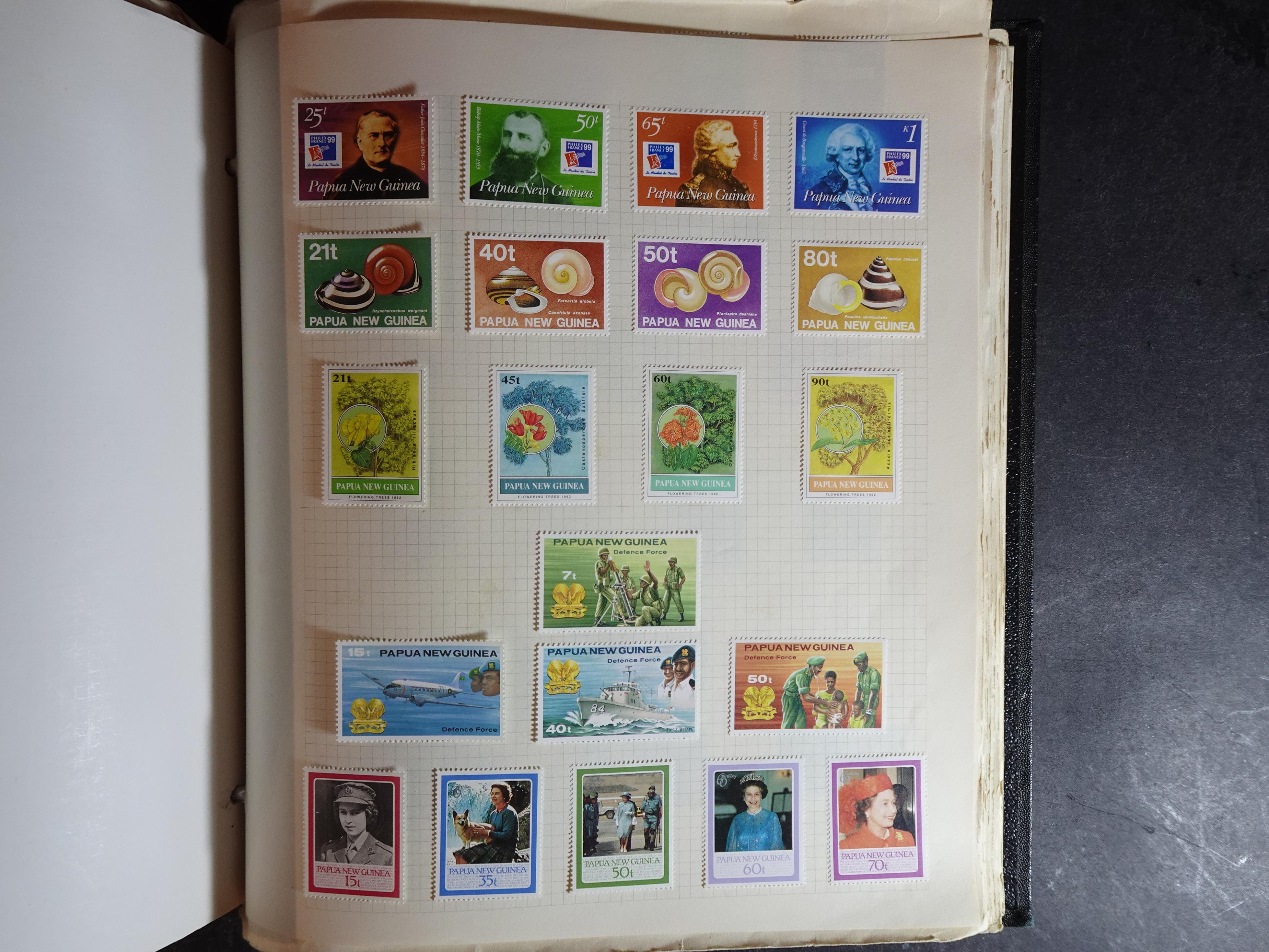 Verzameling op blanco album bladen letter M/P. Leuke koop met veel motief. 187