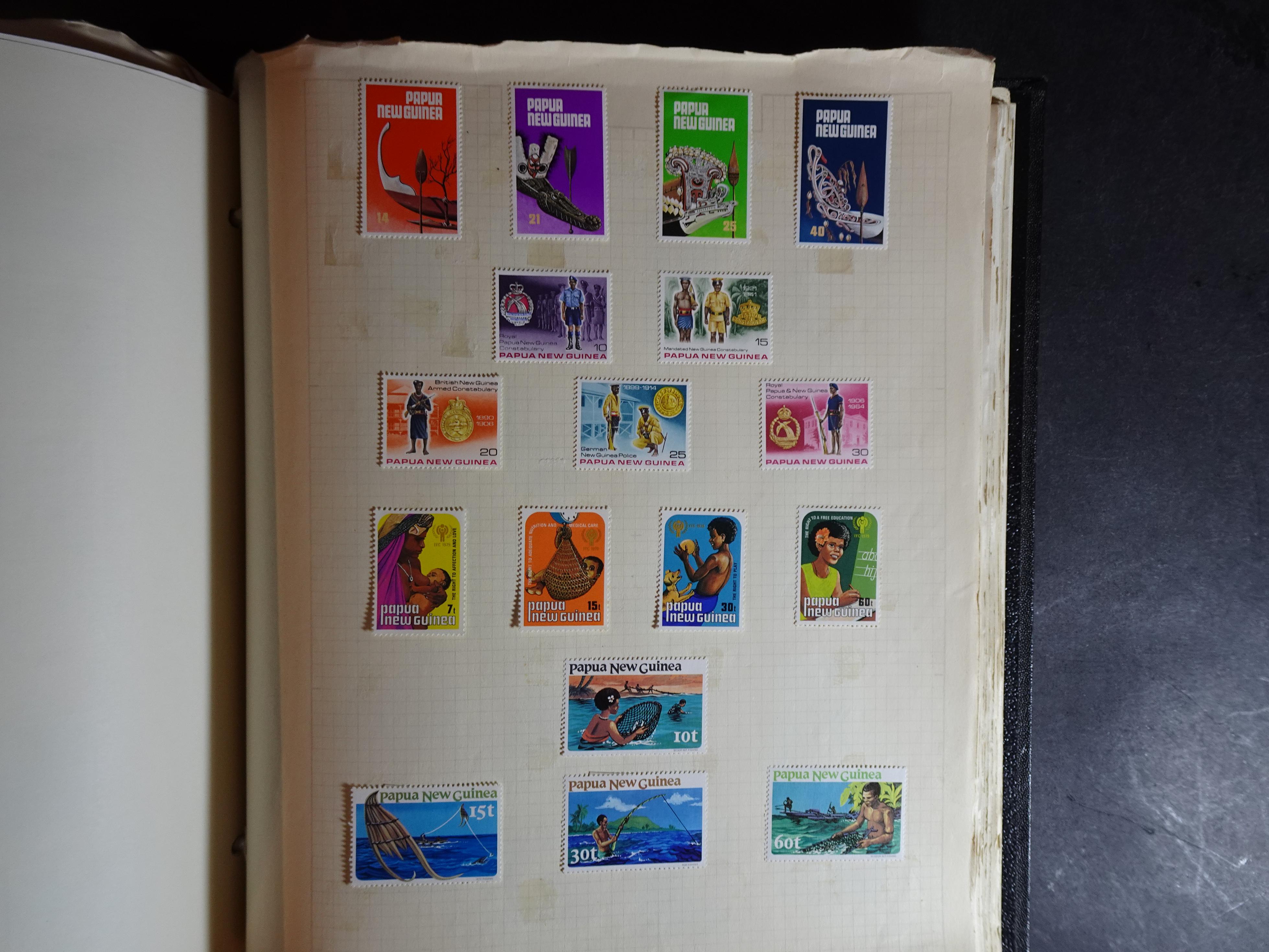 Verzameling op blanco album bladen letter M/P. Leuke koop met veel motief. 188