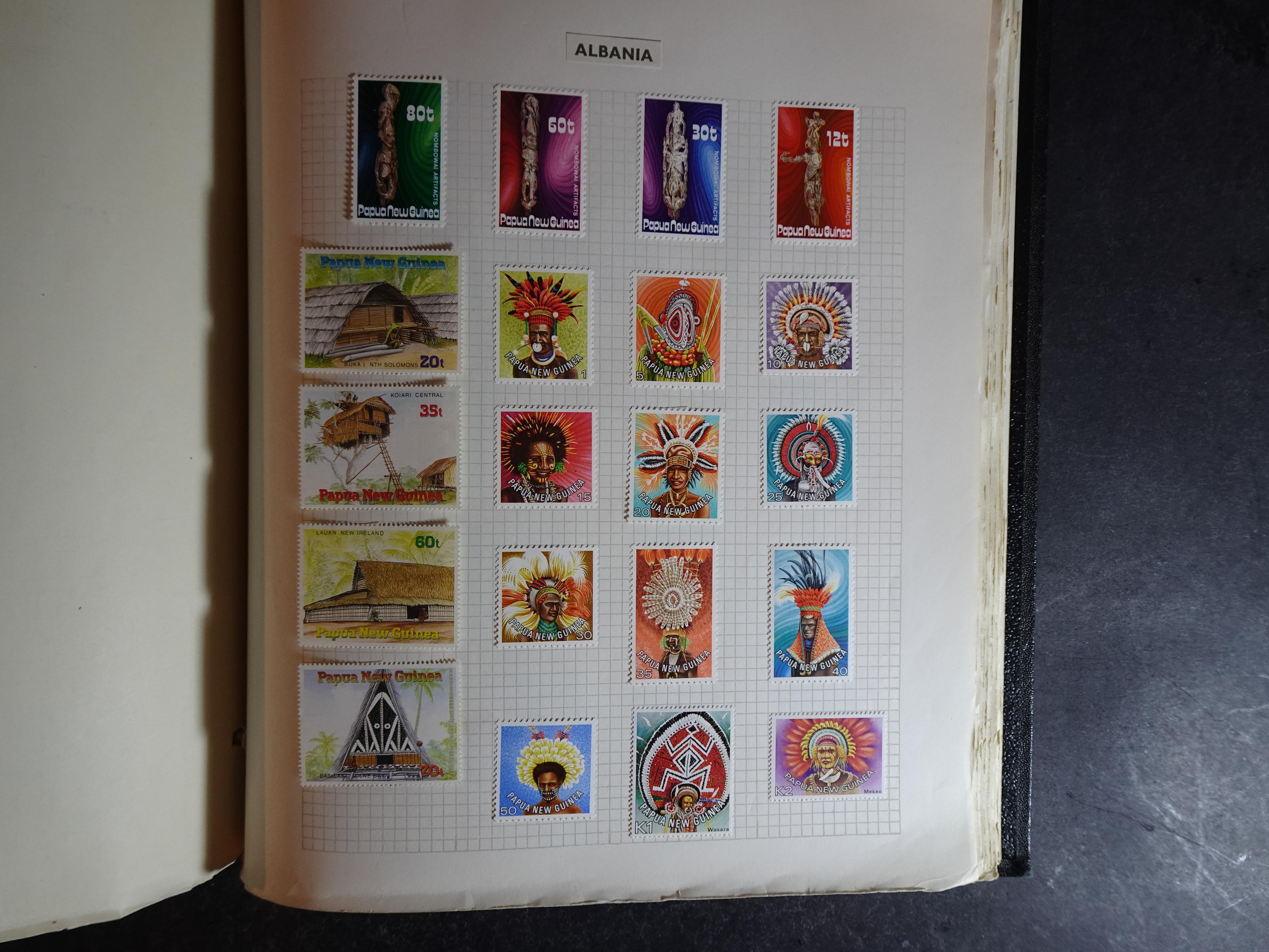 Verzameling op blanco album bladen letter M/P. Leuke koop met veel motief. 189