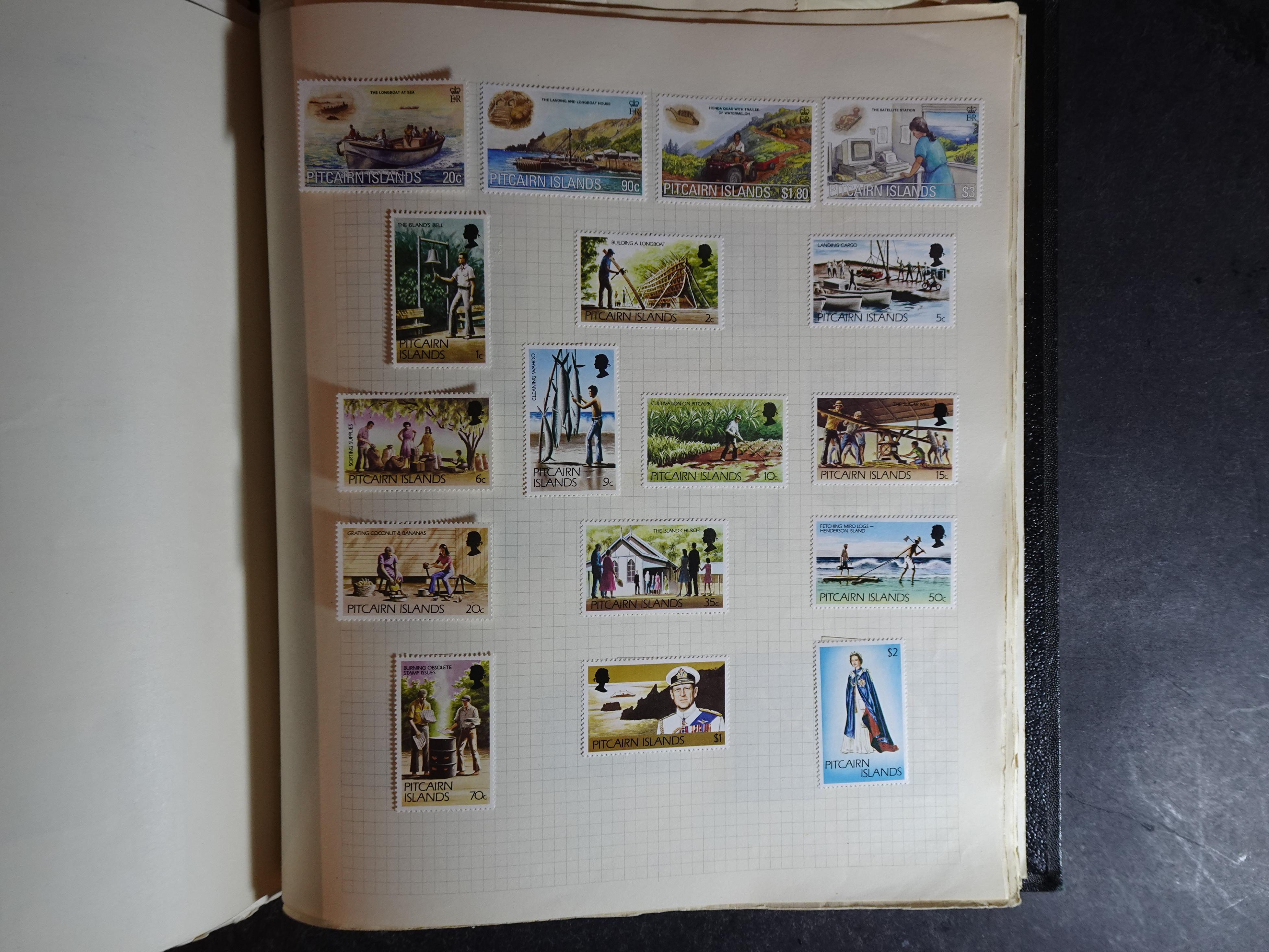 Verzameling op blanco album bladen letter M/P. Leuke koop met veel motief. 207