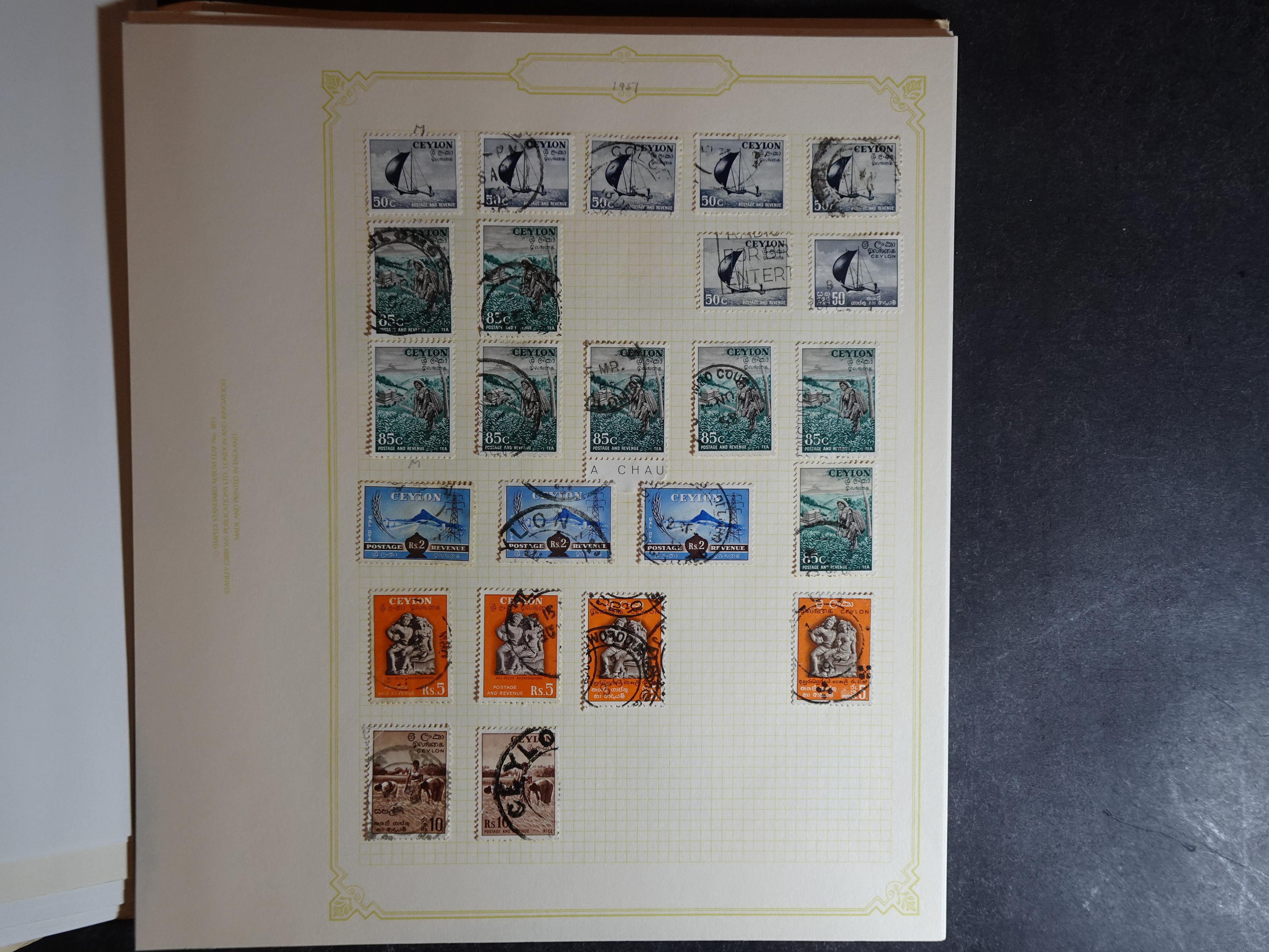 Partij op blanco bladen letter C in klemband. Bevat aardig klassiek materiaal. 77