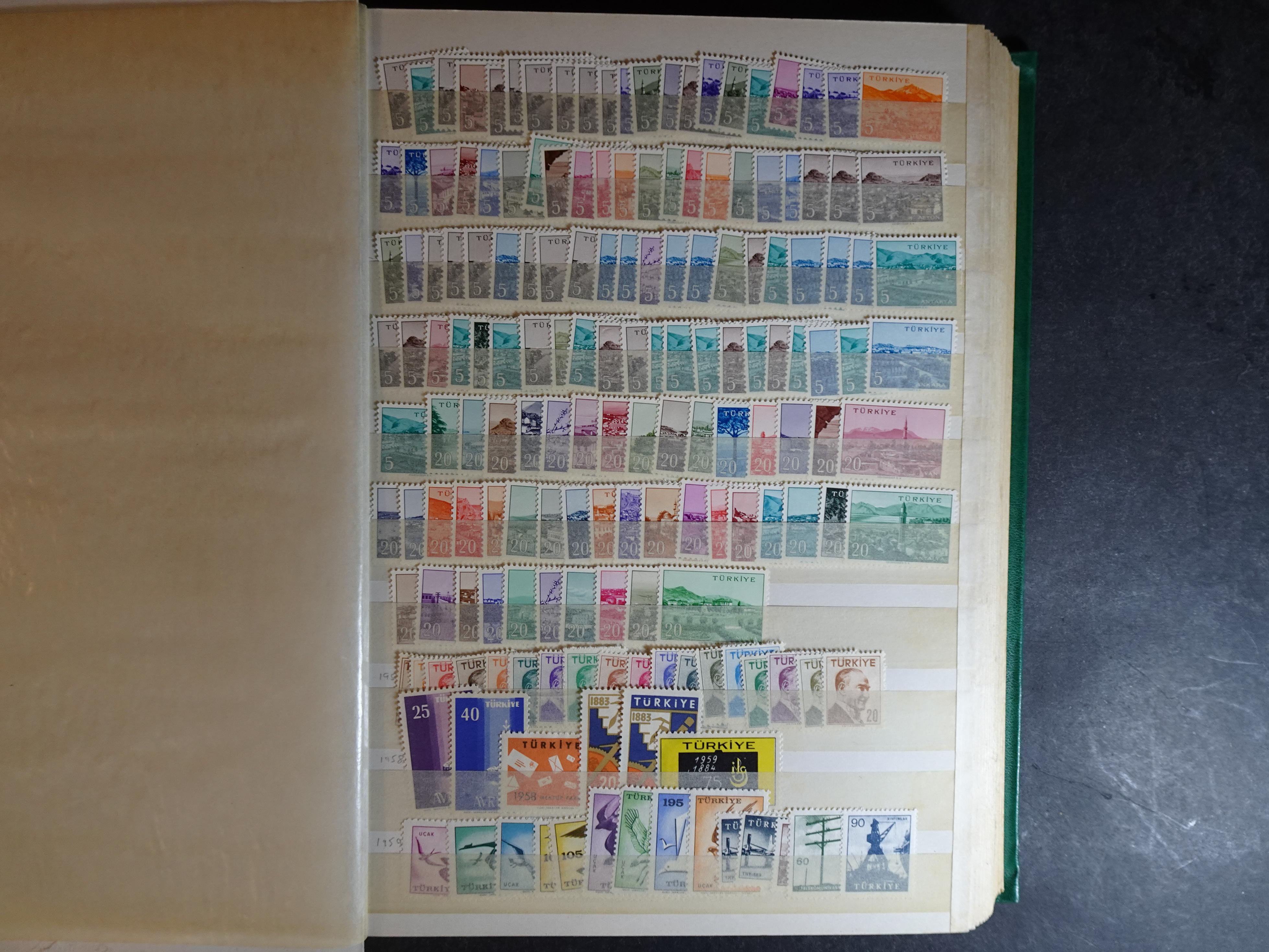 Mooie uitzoek partij met veel beter materiaal. Hoge cat waarde. 9