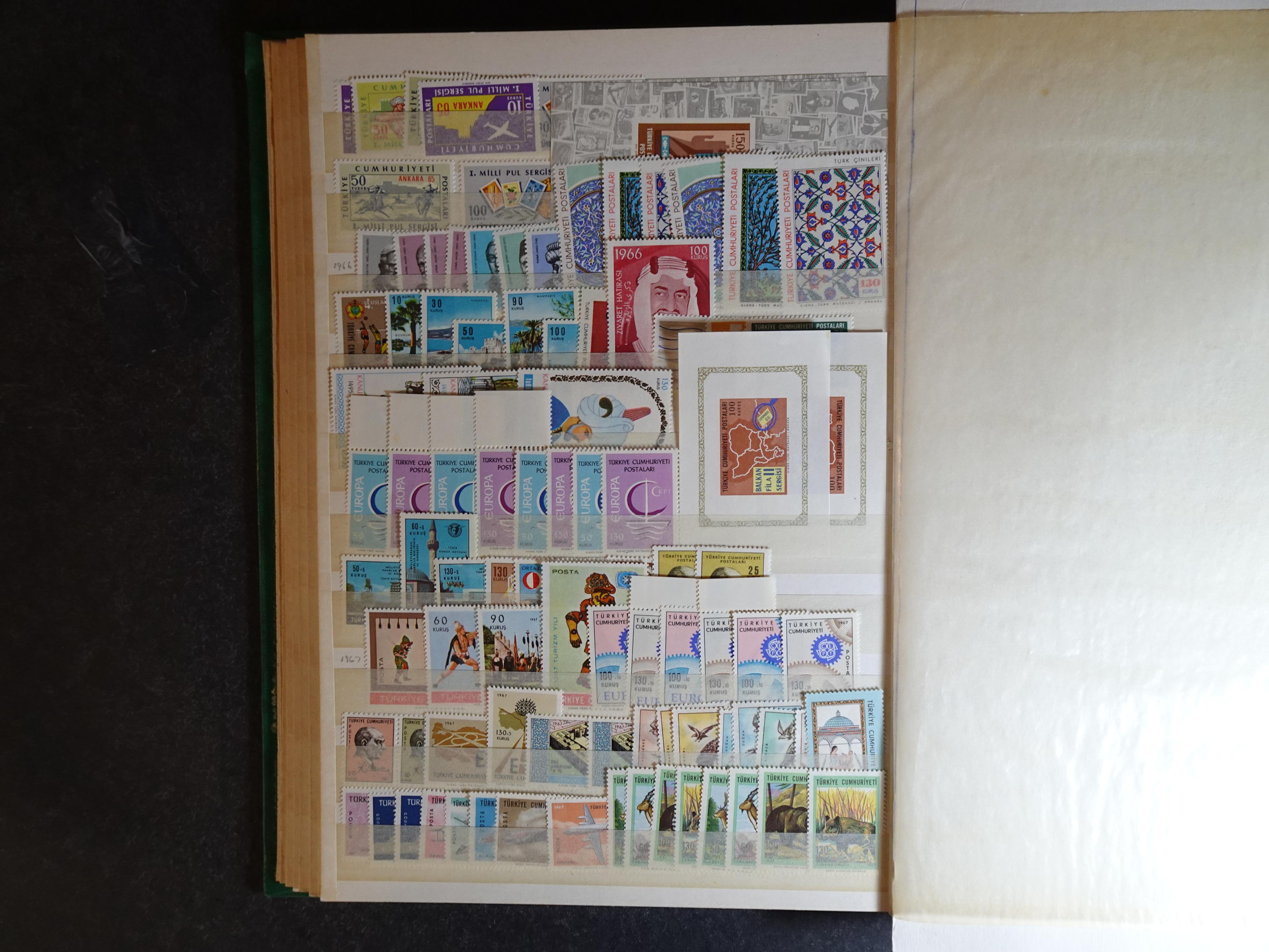 Mooie uitzoek partij met veel beter materiaal. Hoge cat waarde. 12