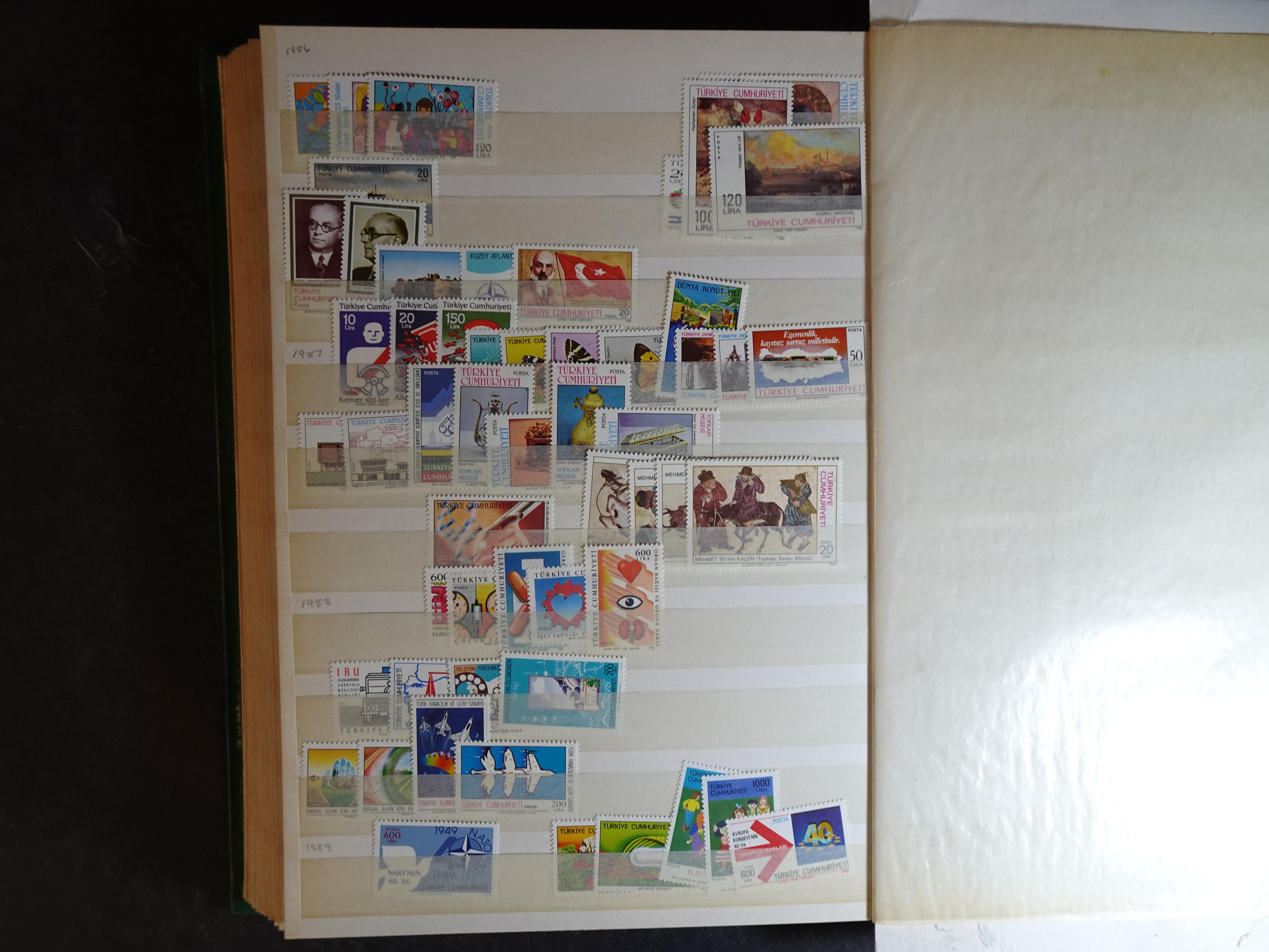 Mooie uitzoek partij met veel beter materiaal. Hoge cat waarde. 22