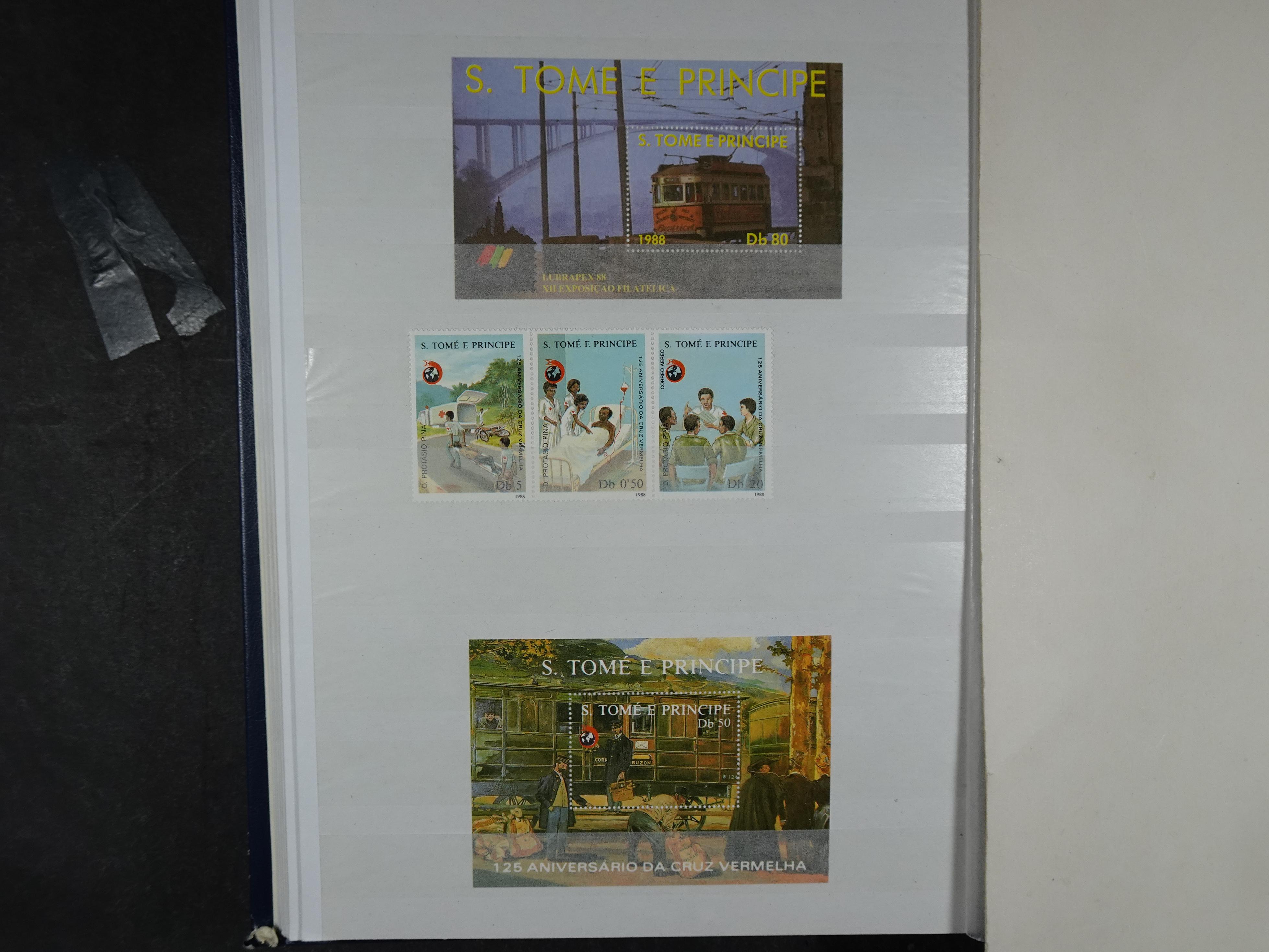 Prachtige en zeer uitgebreide collectie letters S en T waarbij veel ongetand, opdrukken. Hoge cat waarde. 16