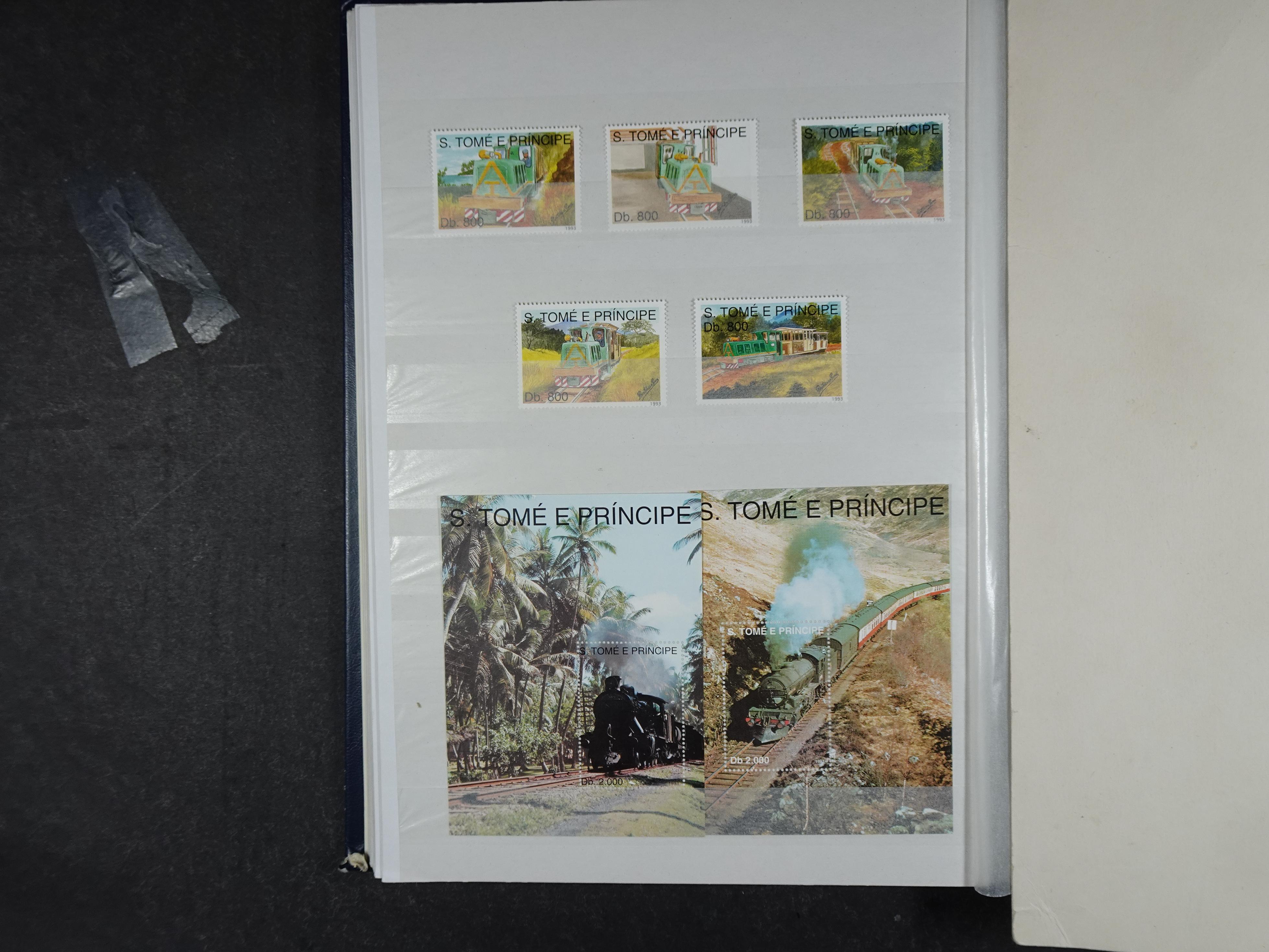 Prachtige en zeer uitgebreide collectie letters S en T waarbij veel ongetand, opdrukken. Hoge cat waarde. 24