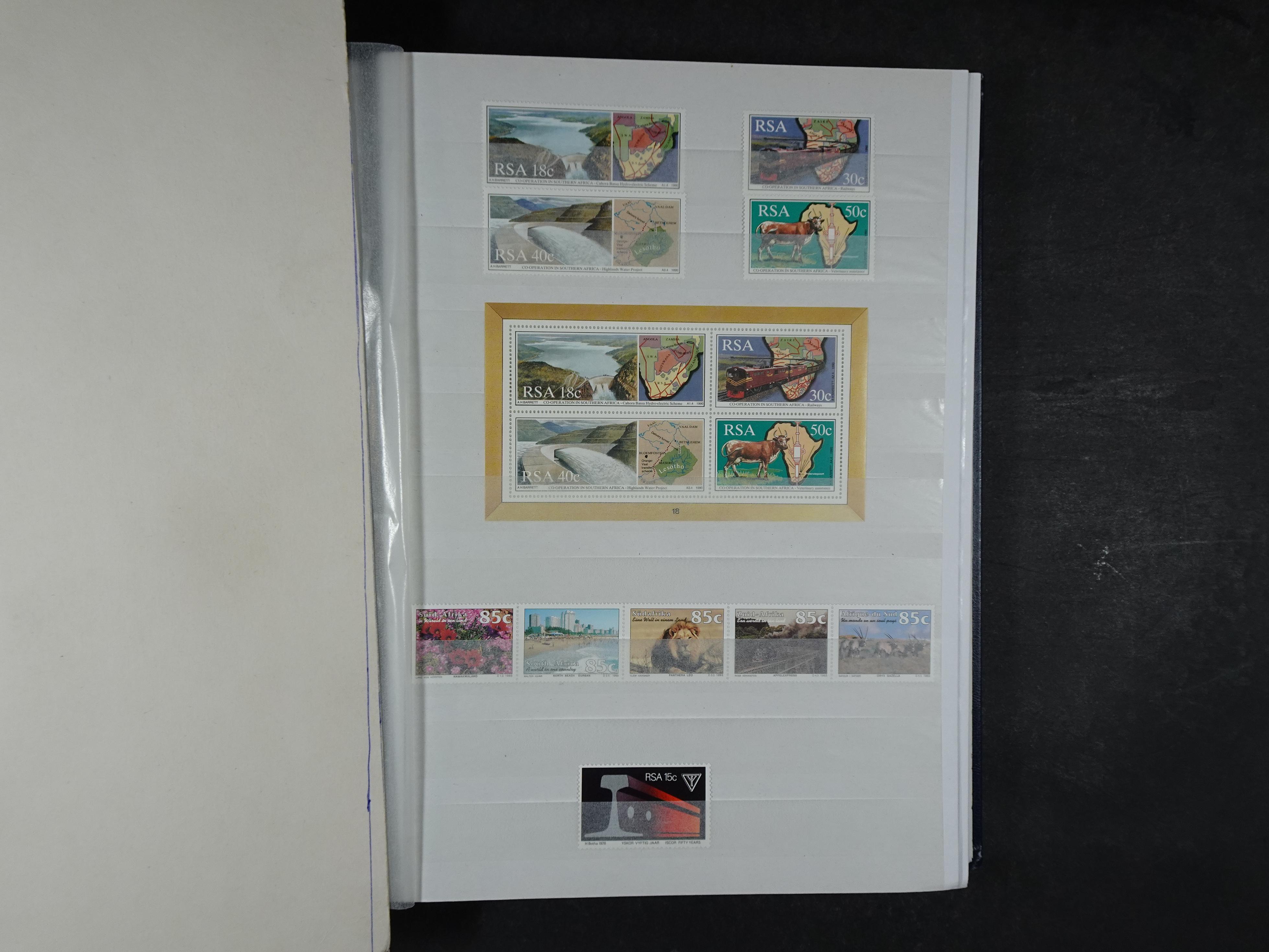 Prachtige en zeer uitgebreide collectie letters S en T waarbij veel ongetand, opdrukken. Hoge cat waarde. 27