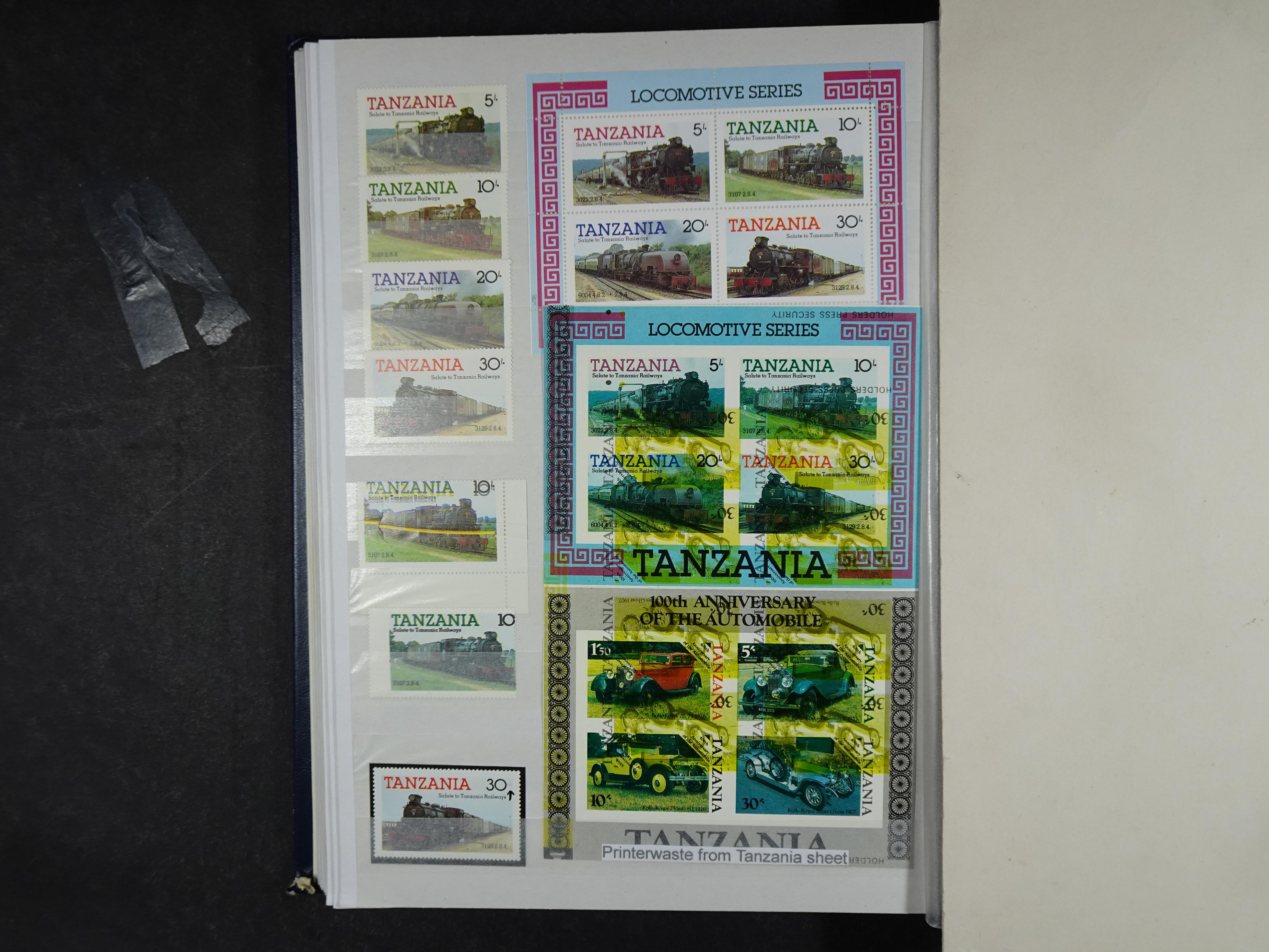 Prachtige en zeer uitgebreide collectie letters S en T waarbij veel ongetand, opdrukken. Hoge cat waarde. 32