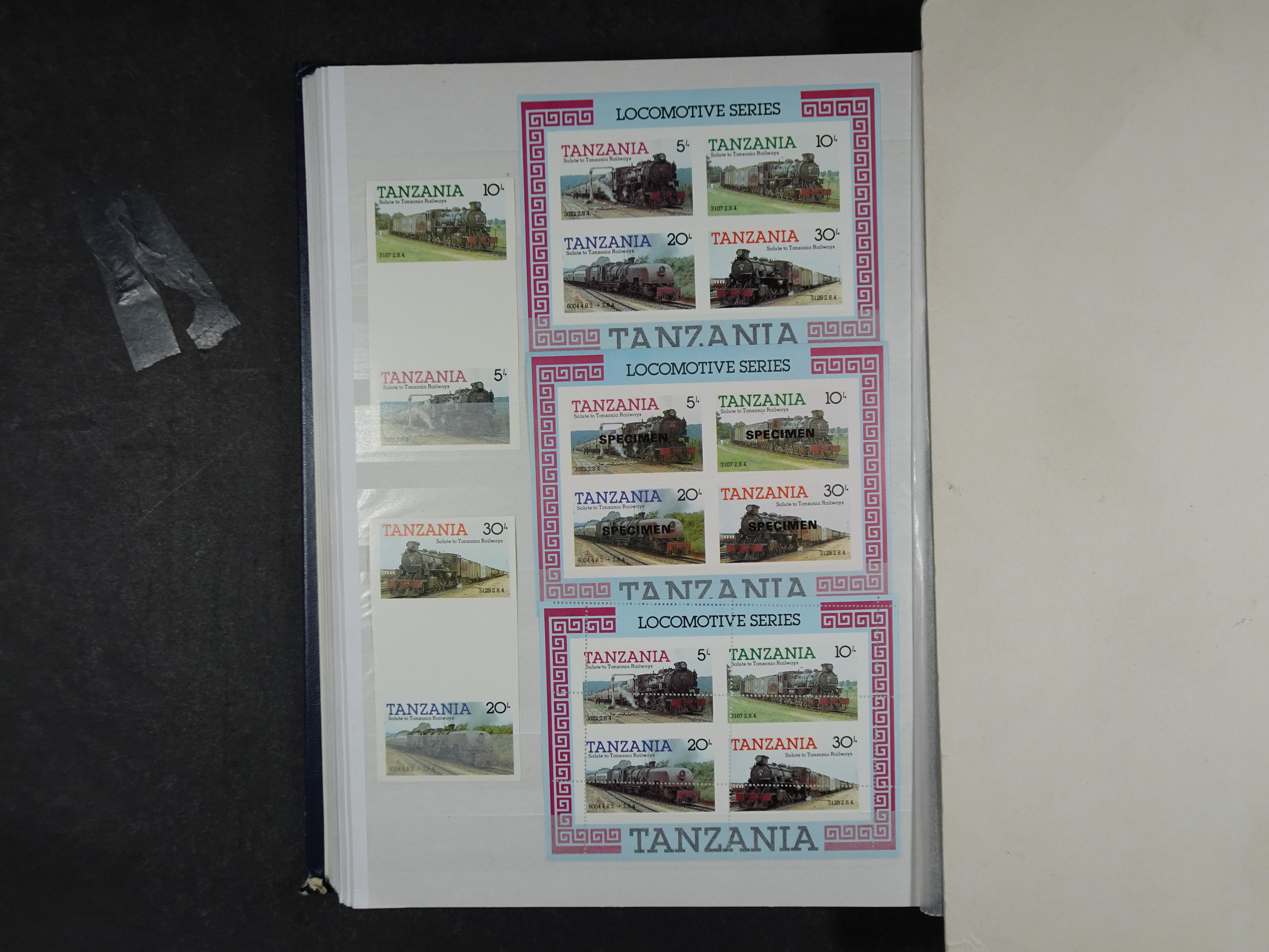 Prachtige en zeer uitgebreide collectie letters S en T waarbij veel ongetand, opdrukken. Hoge cat waarde. 34