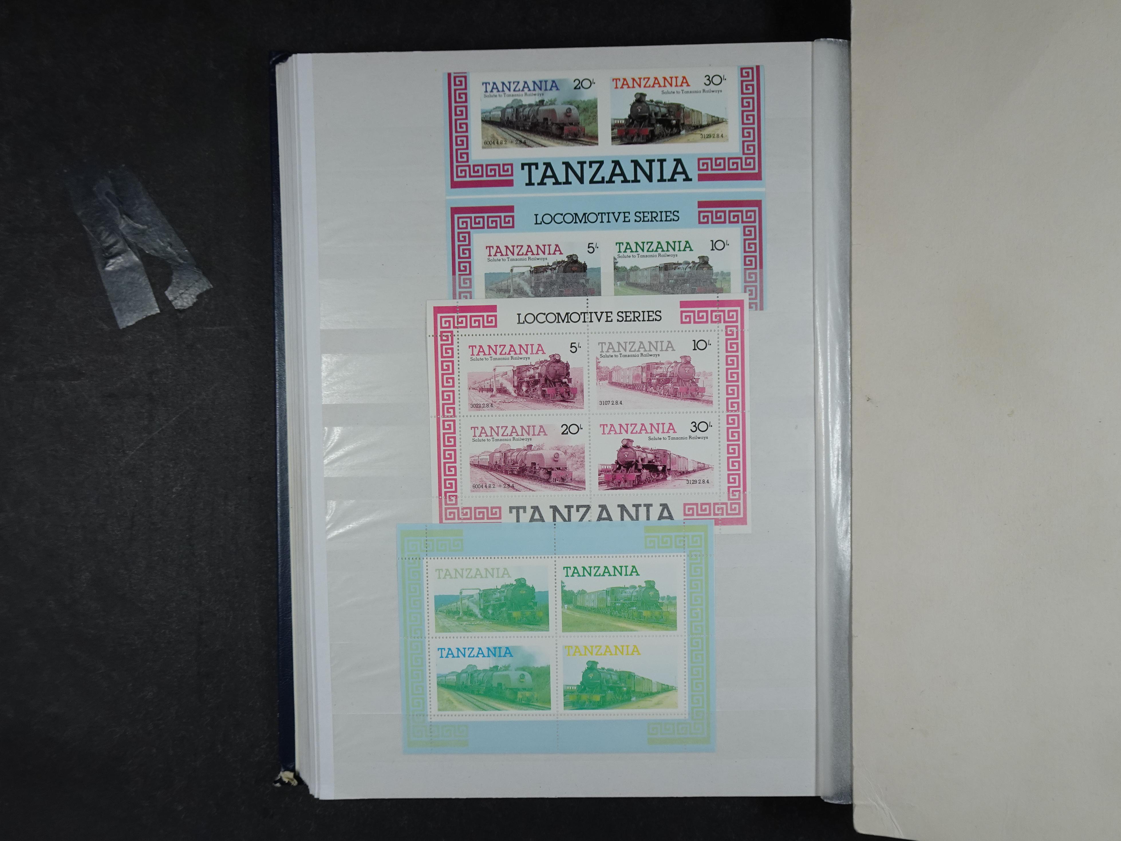 Prachtige en zeer uitgebreide collectie letters S en T waarbij veel ongetand, opdrukken. Hoge cat waarde. 36