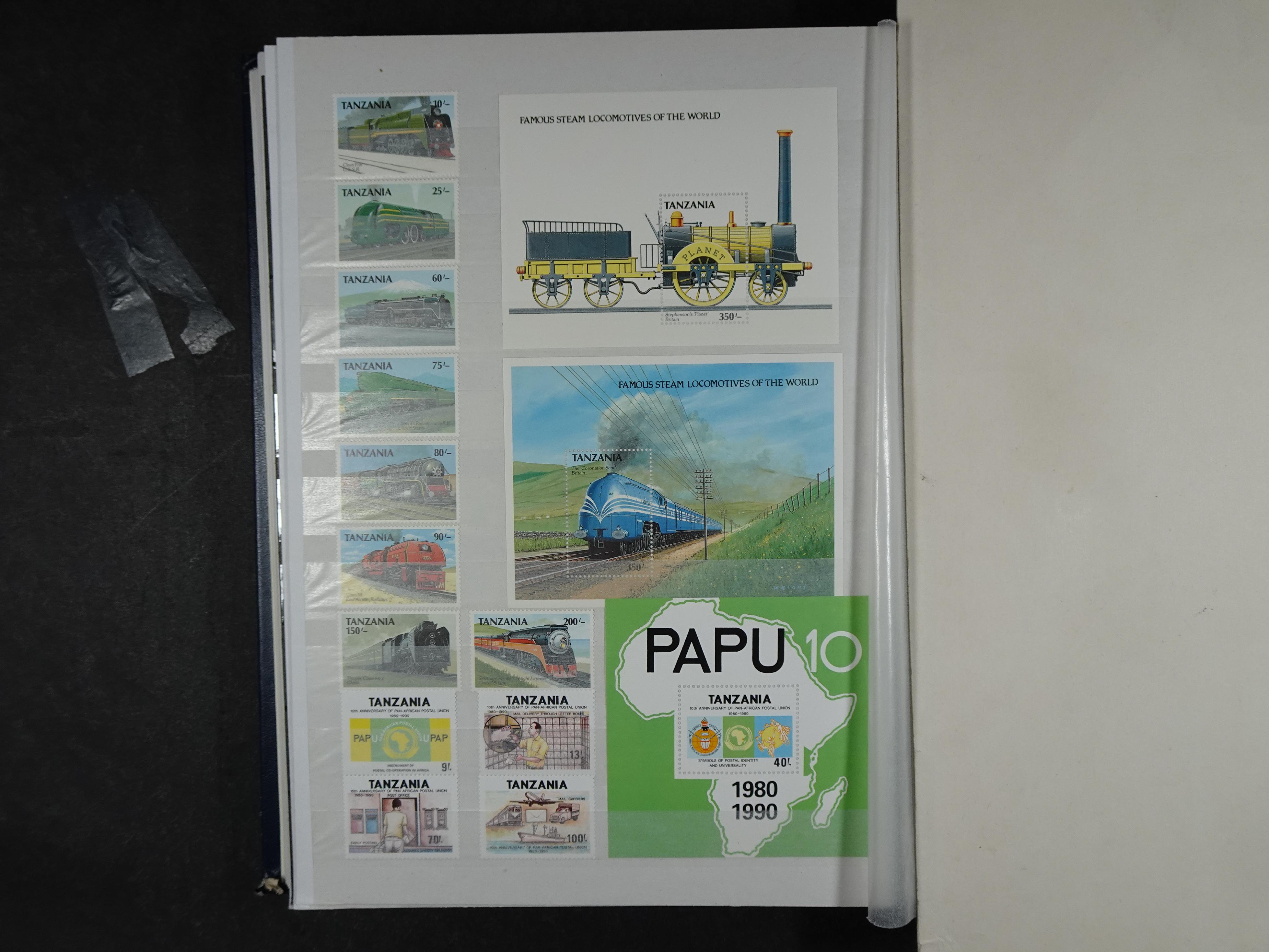 Prachtige en zeer uitgebreide collectie letters S en T waarbij veel ongetand, opdrukken. Hoge cat waarde. 46