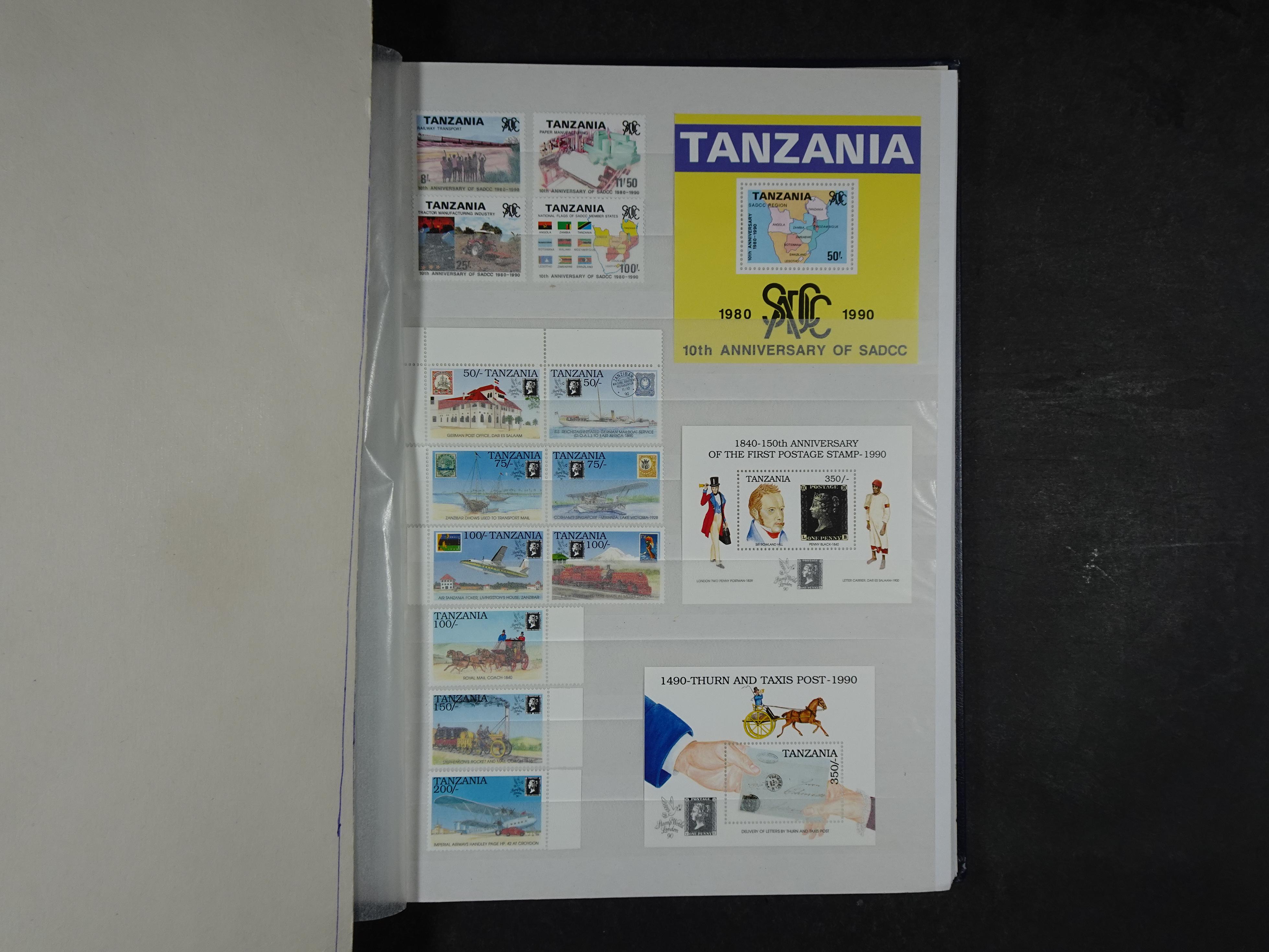 Prachtige en zeer uitgebreide collectie letters S en T waarbij veel ongetand, opdrukken. Hoge cat waarde. 47