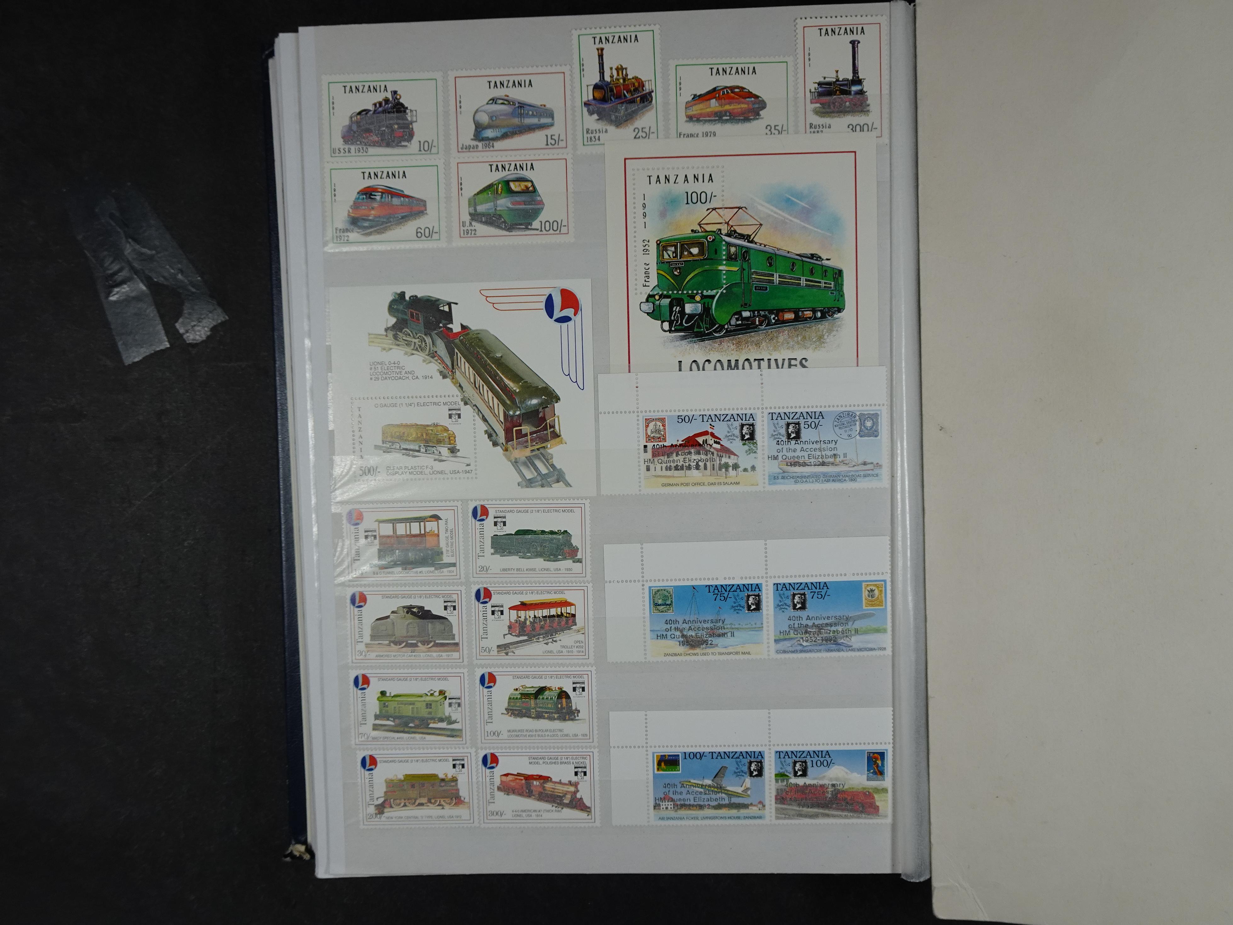 Prachtige en zeer uitgebreide collectie letters S en T waarbij veel ongetand, opdrukken. Hoge cat waarde. 50