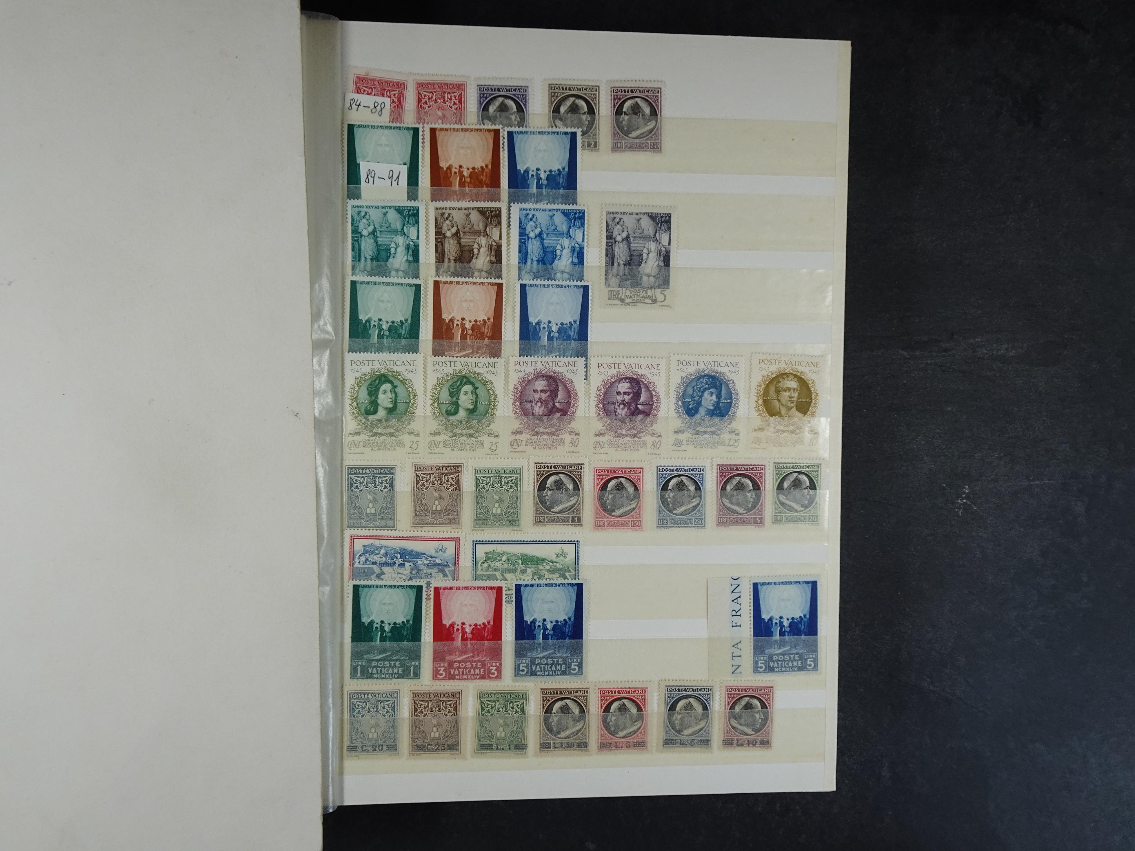 Verzameling incl. blokken in dik groot formaat insteekalbum. 3