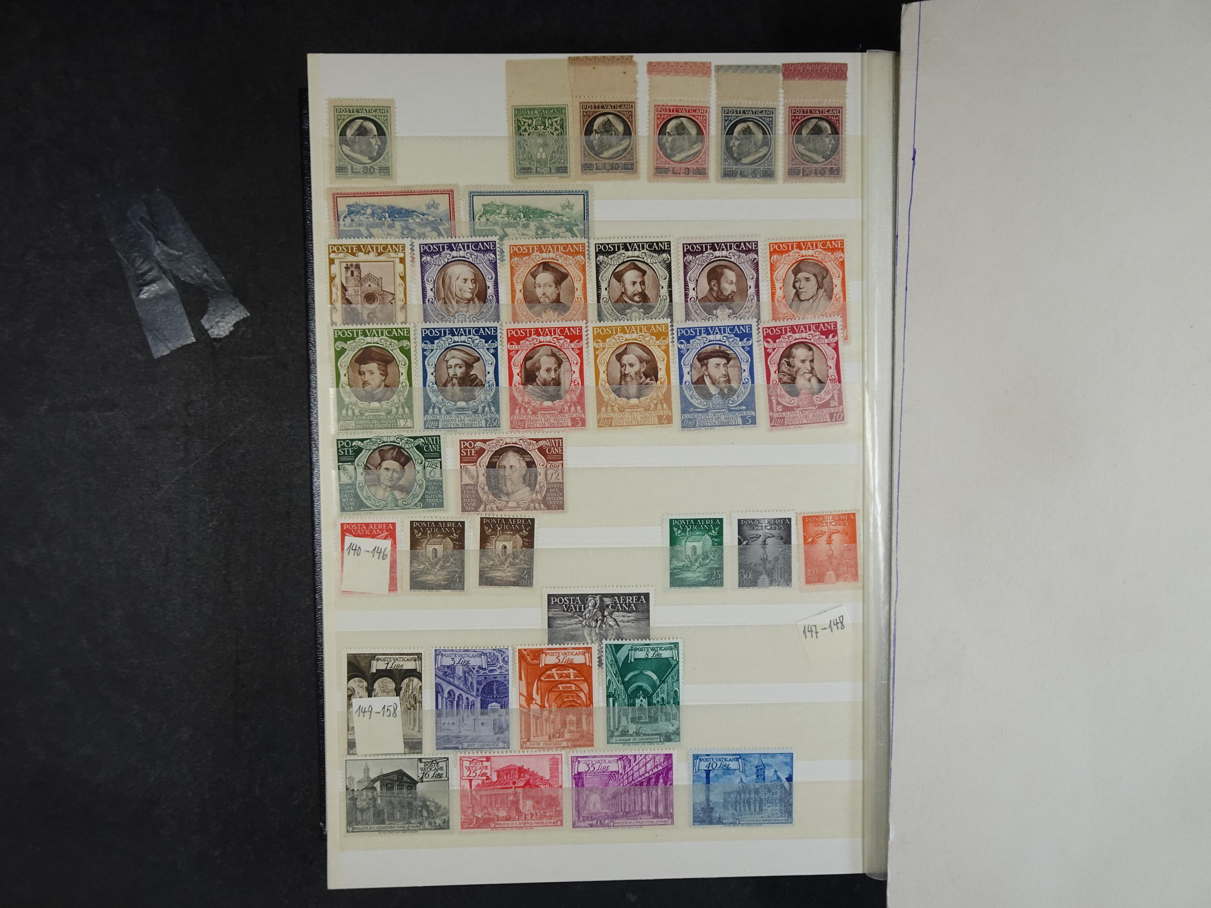 Verzameling incl. blokken in dik groot formaat insteekalbum. 4