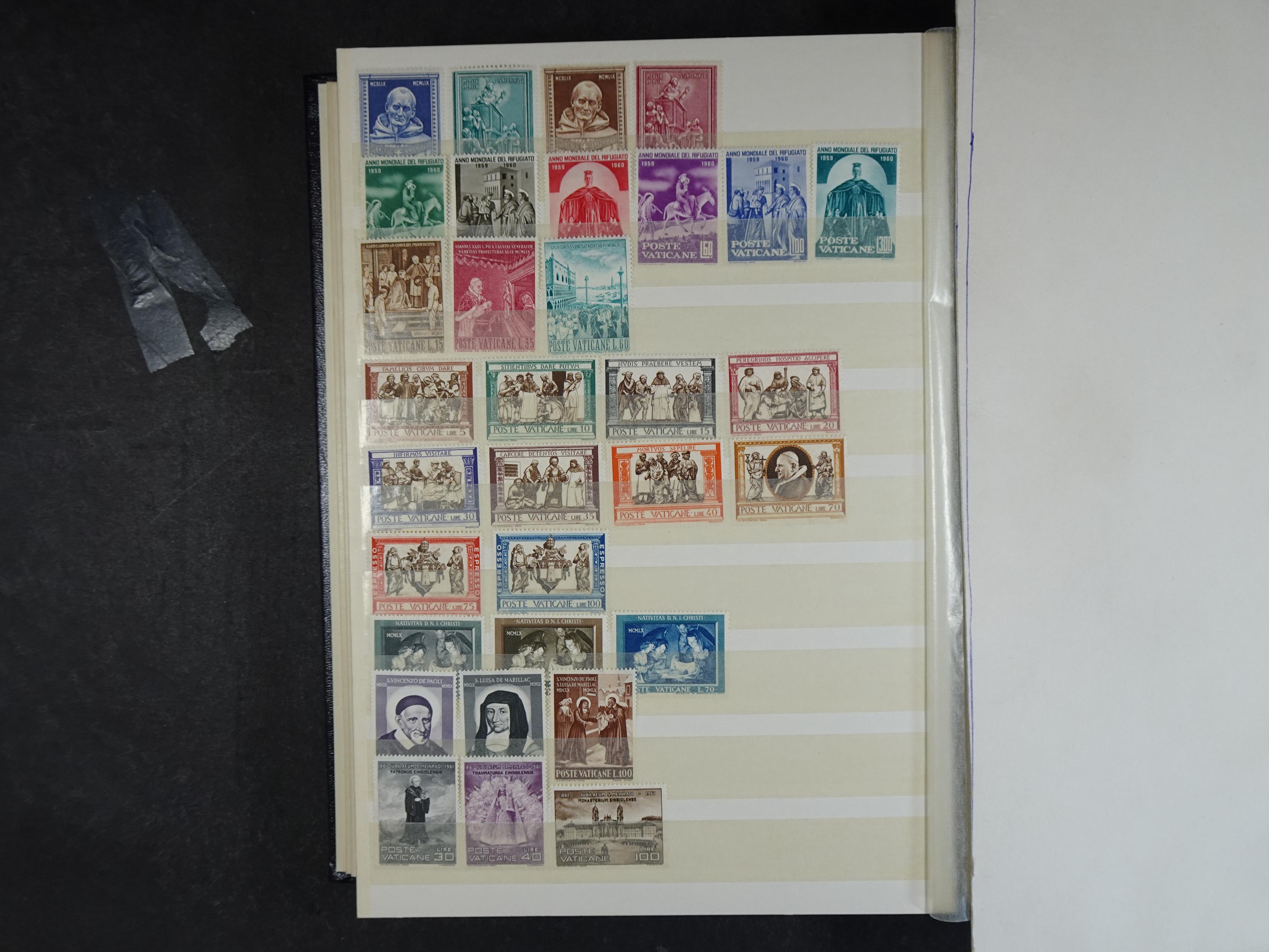 Verzameling incl. blokken in dik groot formaat insteekalbum. 12