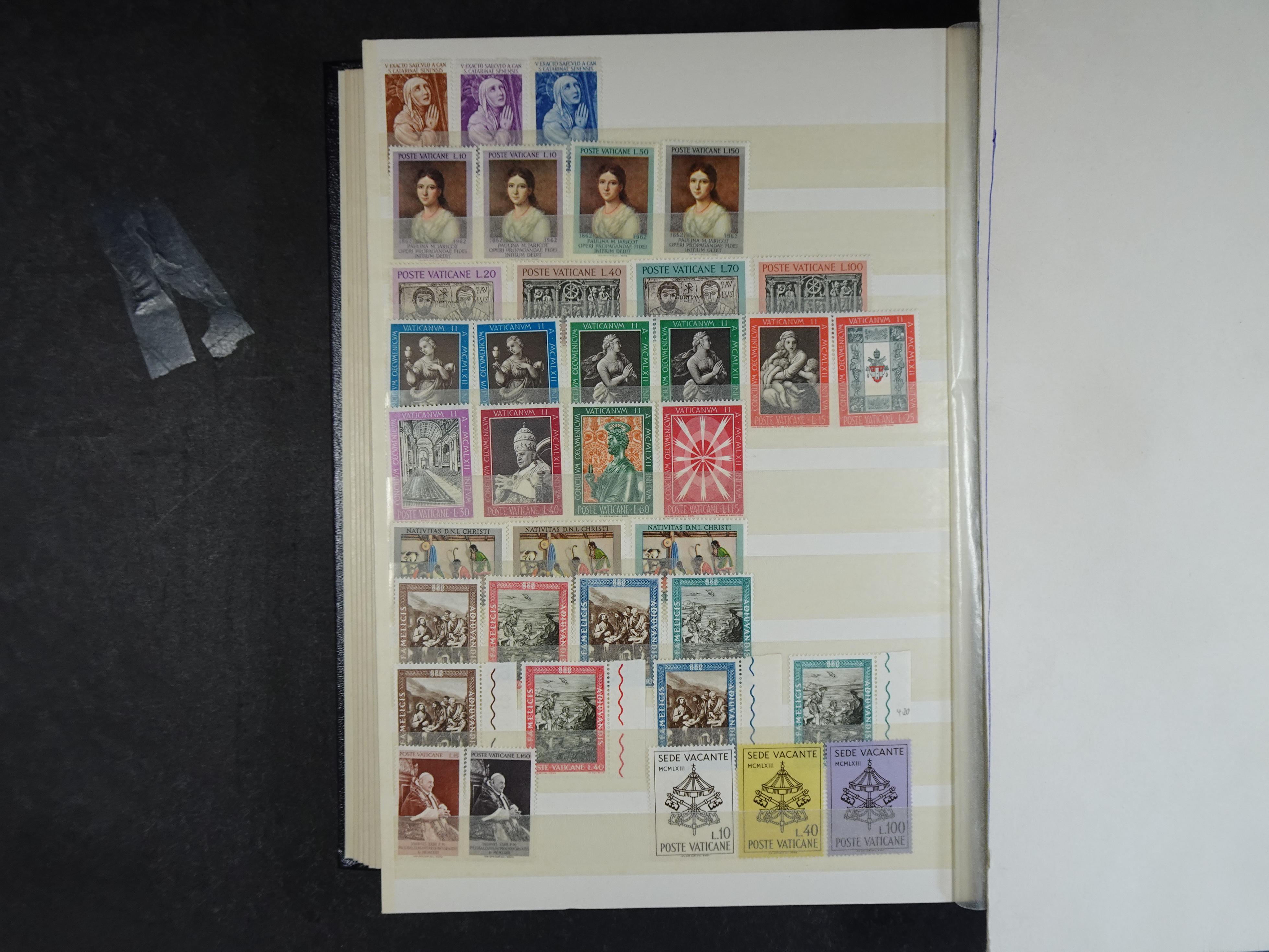 Verzameling incl. blokken in dik groot formaat insteekalbum. 14