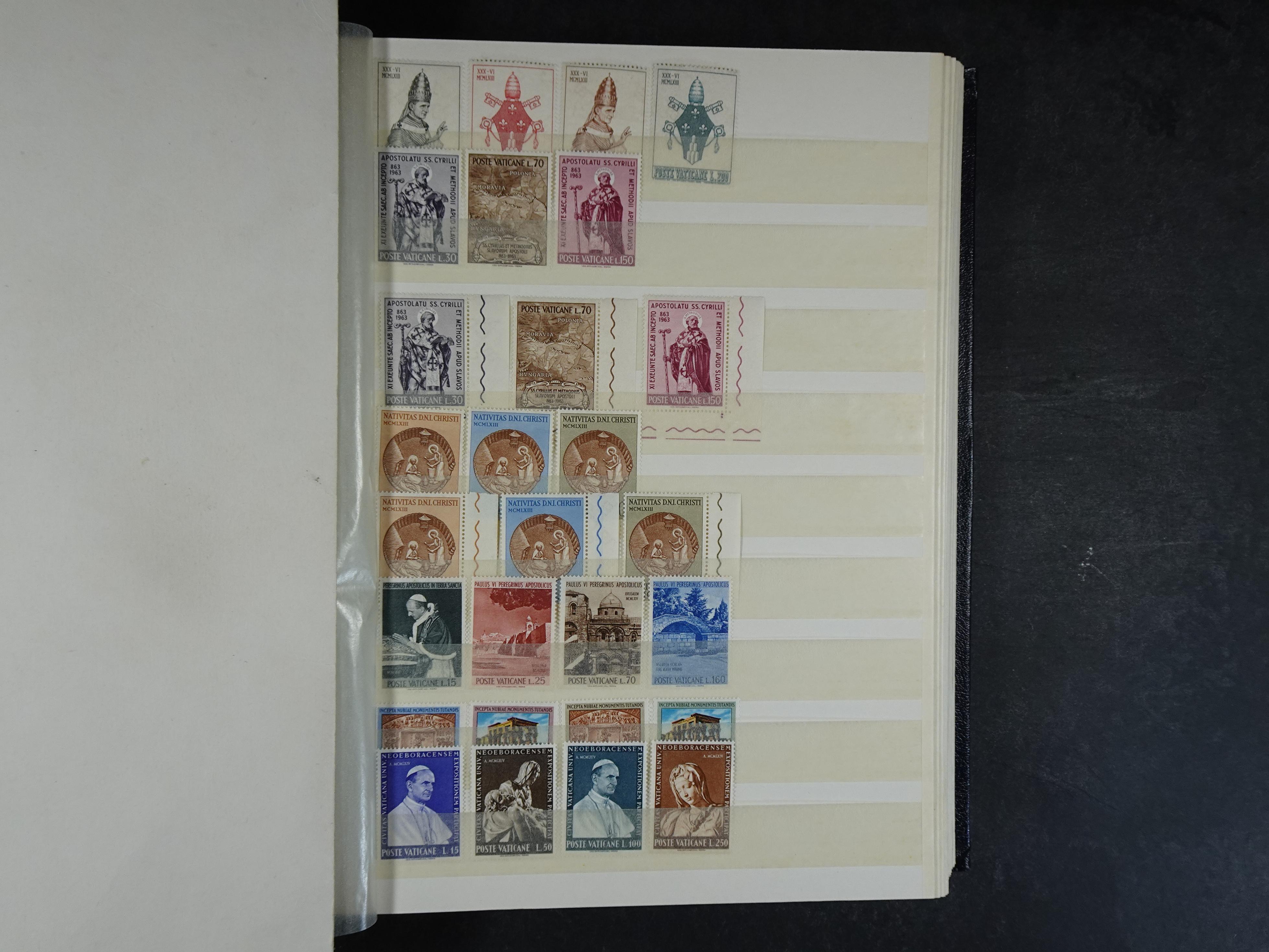 Verzameling incl. blokken in dik groot formaat insteekalbum. 15