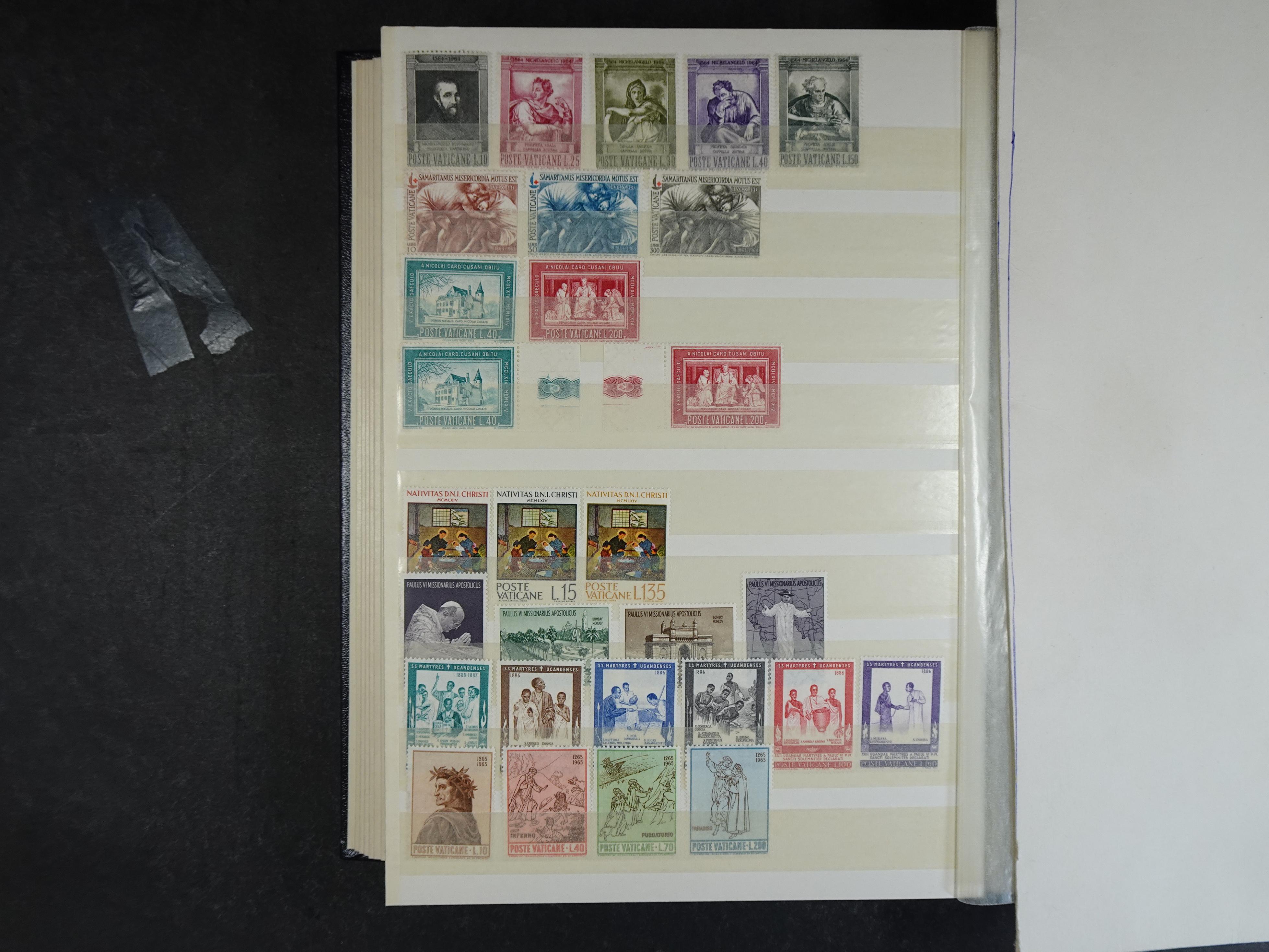 Verzameling incl. blokken in dik groot formaat insteekalbum. 16