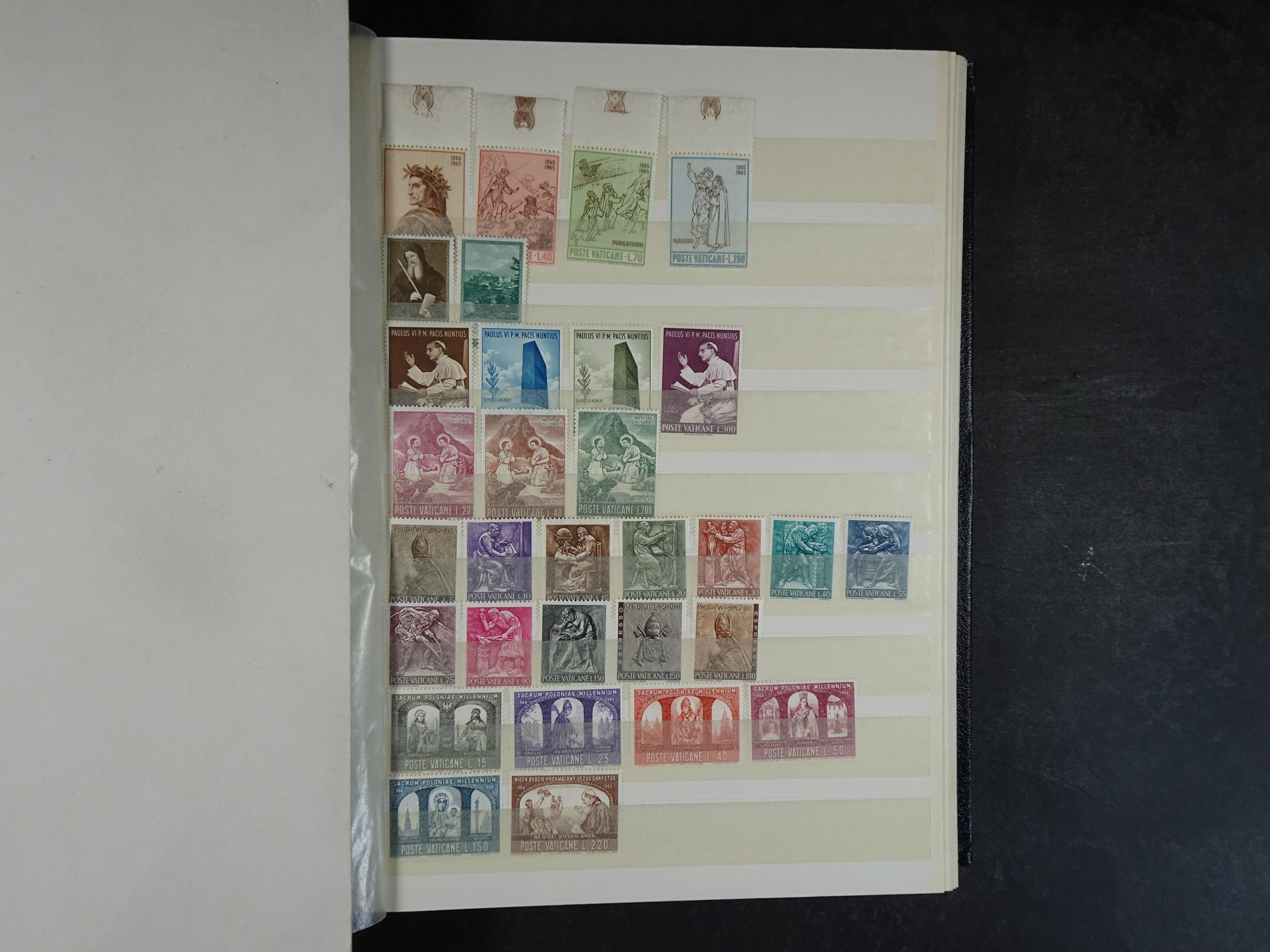 Verzameling incl. blokken in dik groot formaat insteekalbum. 17