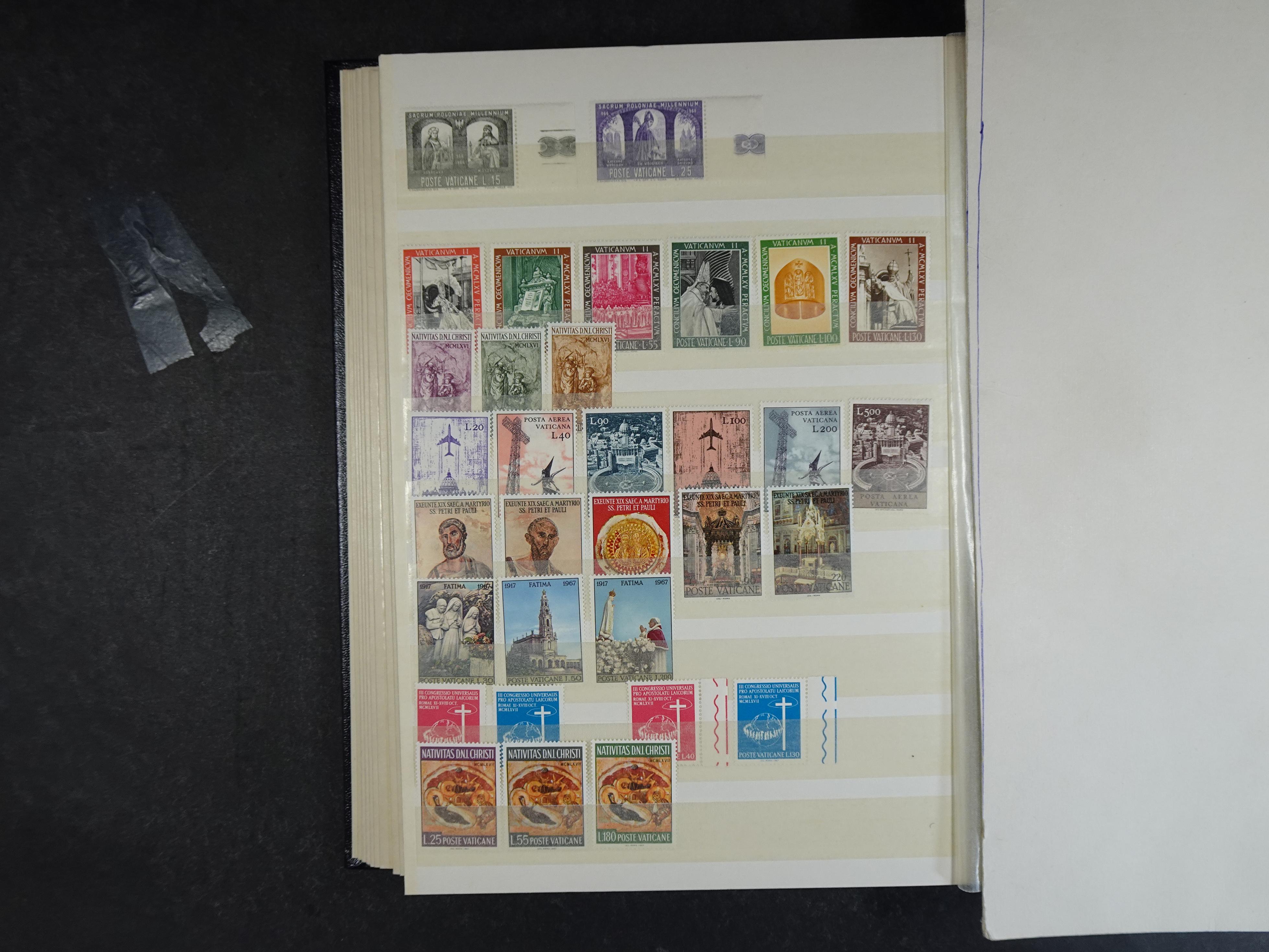 Verzameling incl. blokken in dik groot formaat insteekalbum. 18