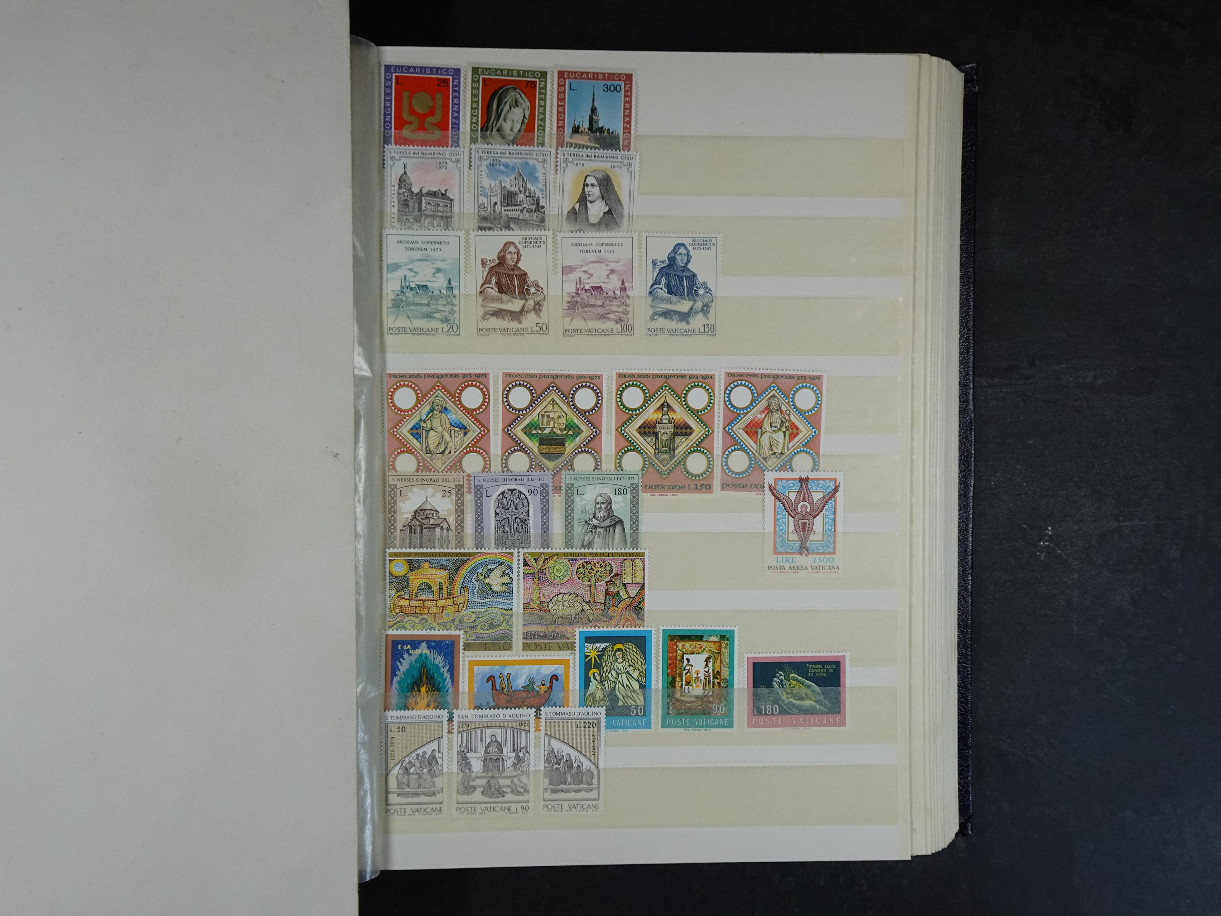 Verzameling incl. blokken in dik groot formaat insteekalbum. 23