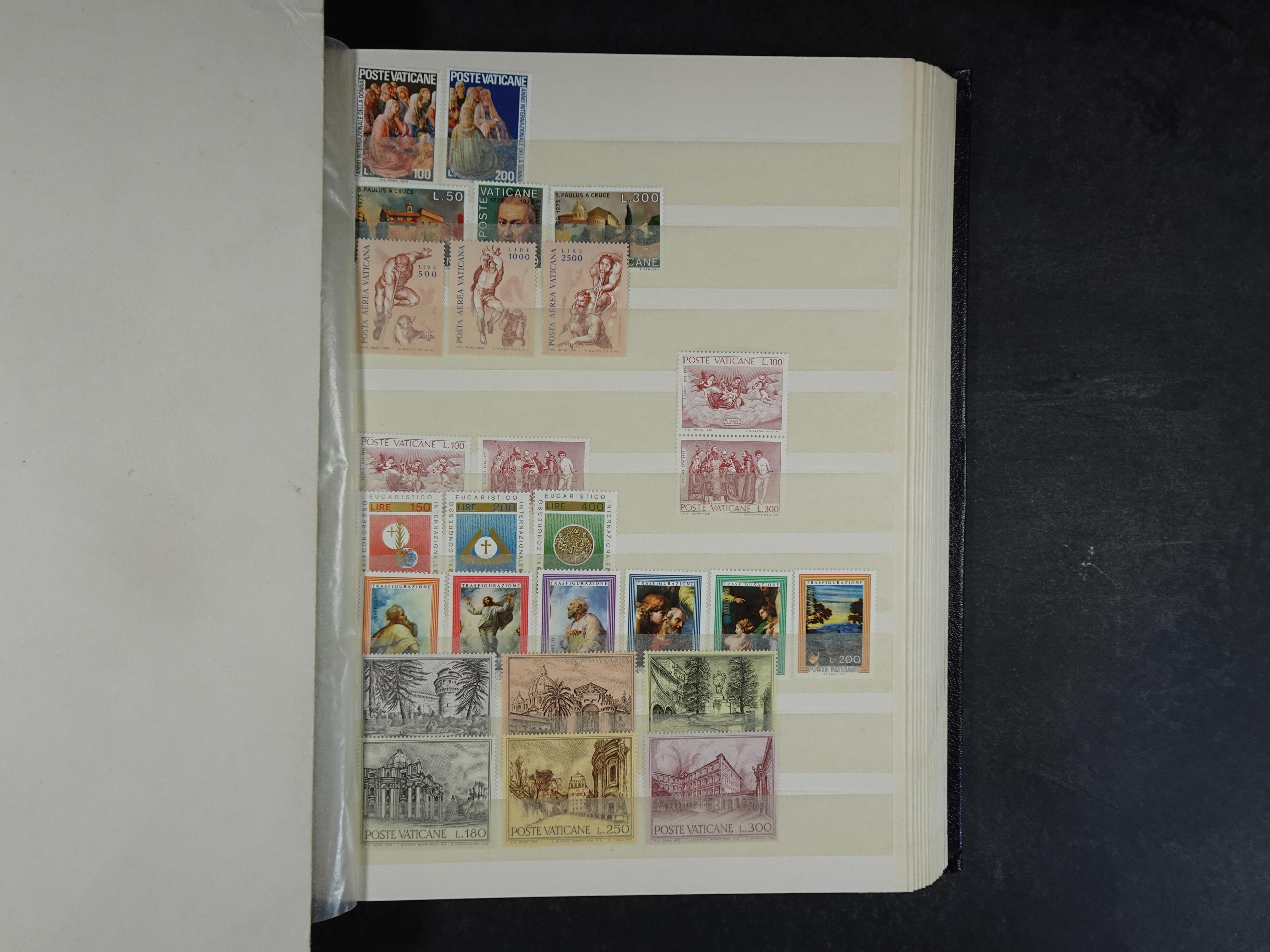 Verzameling incl. blokken in dik groot formaat insteekalbum. 25