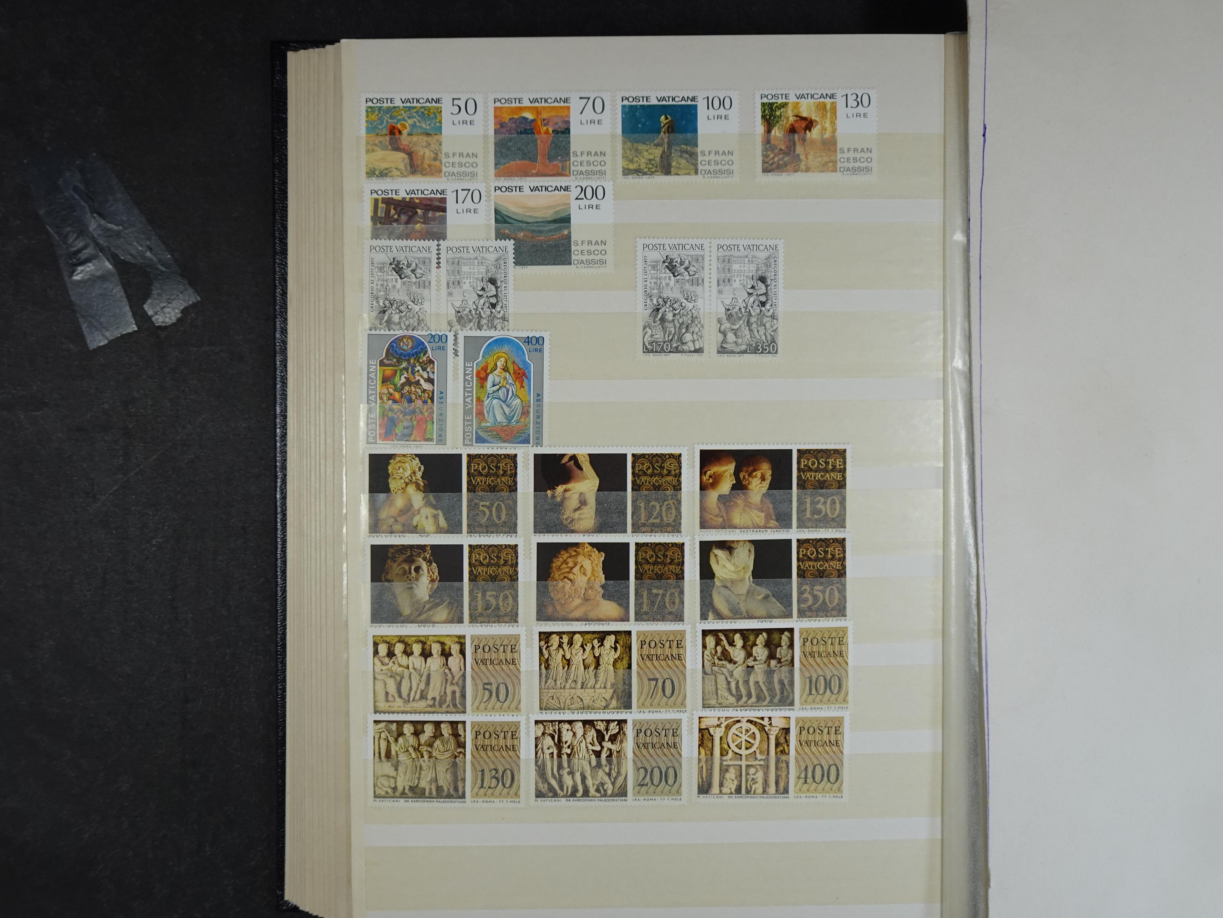 Verzameling incl. blokken in dik groot formaat insteekalbum. 26