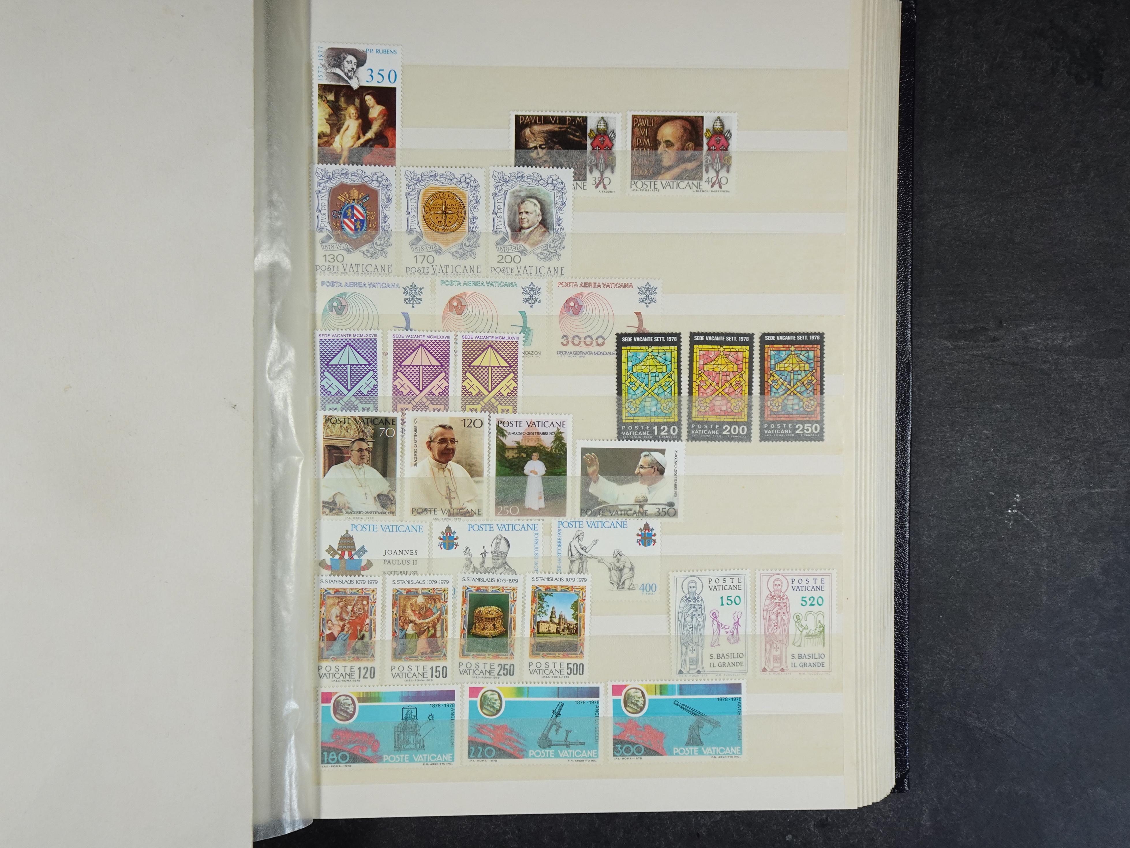 Verzameling incl. blokken in dik groot formaat insteekalbum. 27