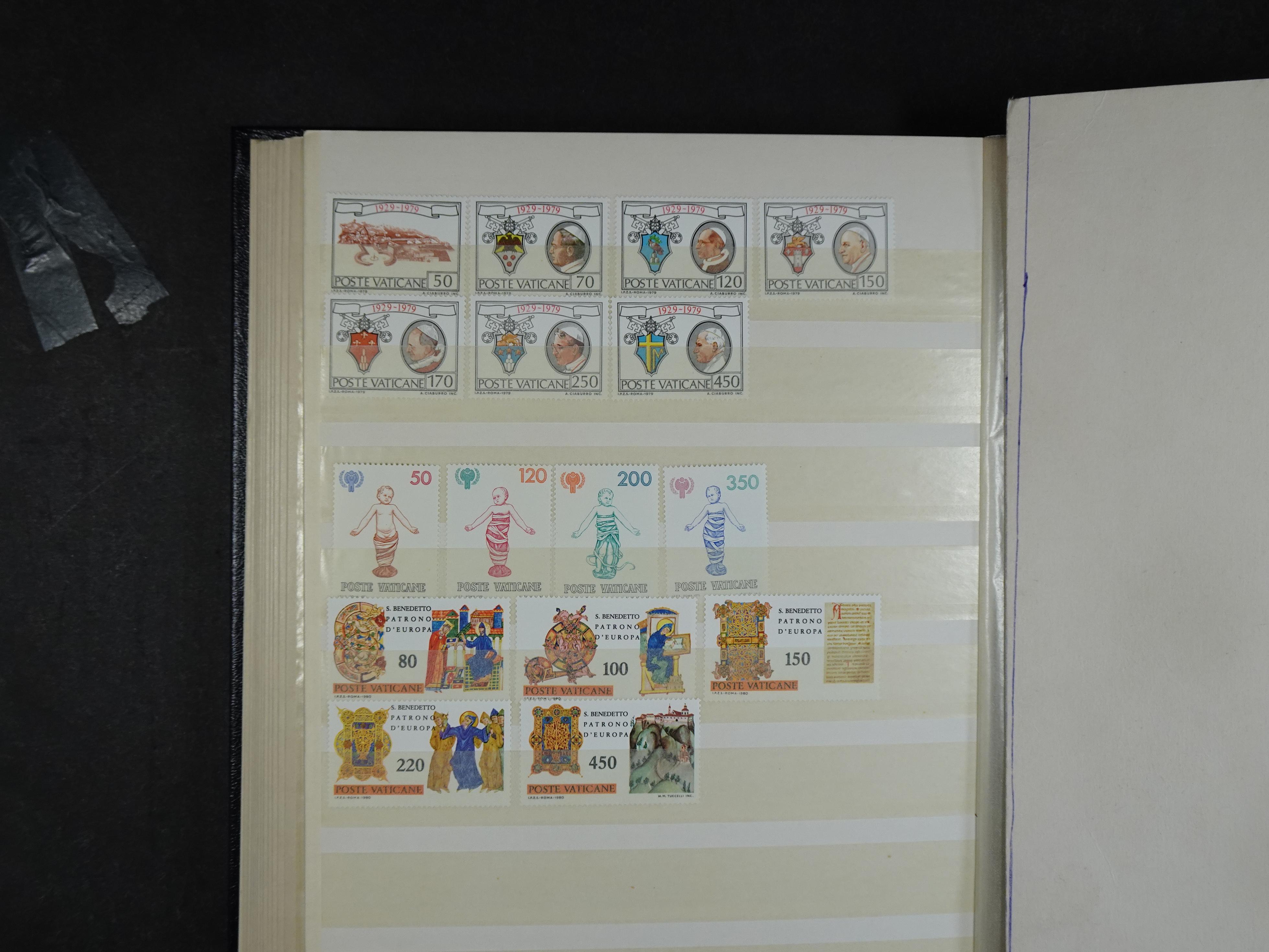 Verzameling incl. blokken in dik groot formaat insteekalbum. 28