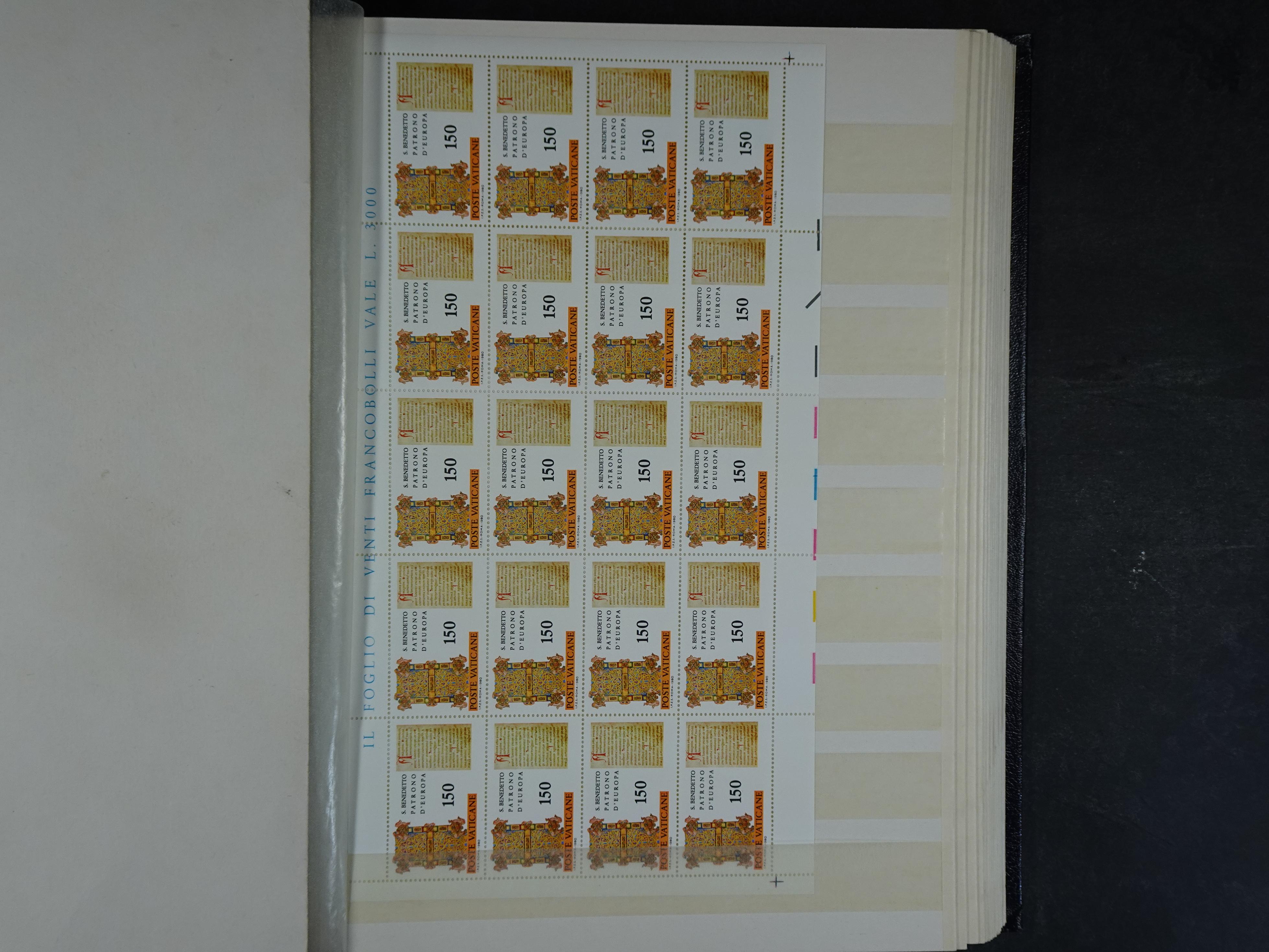 Verzameling incl. blokken in dik groot formaat insteekalbum. 31