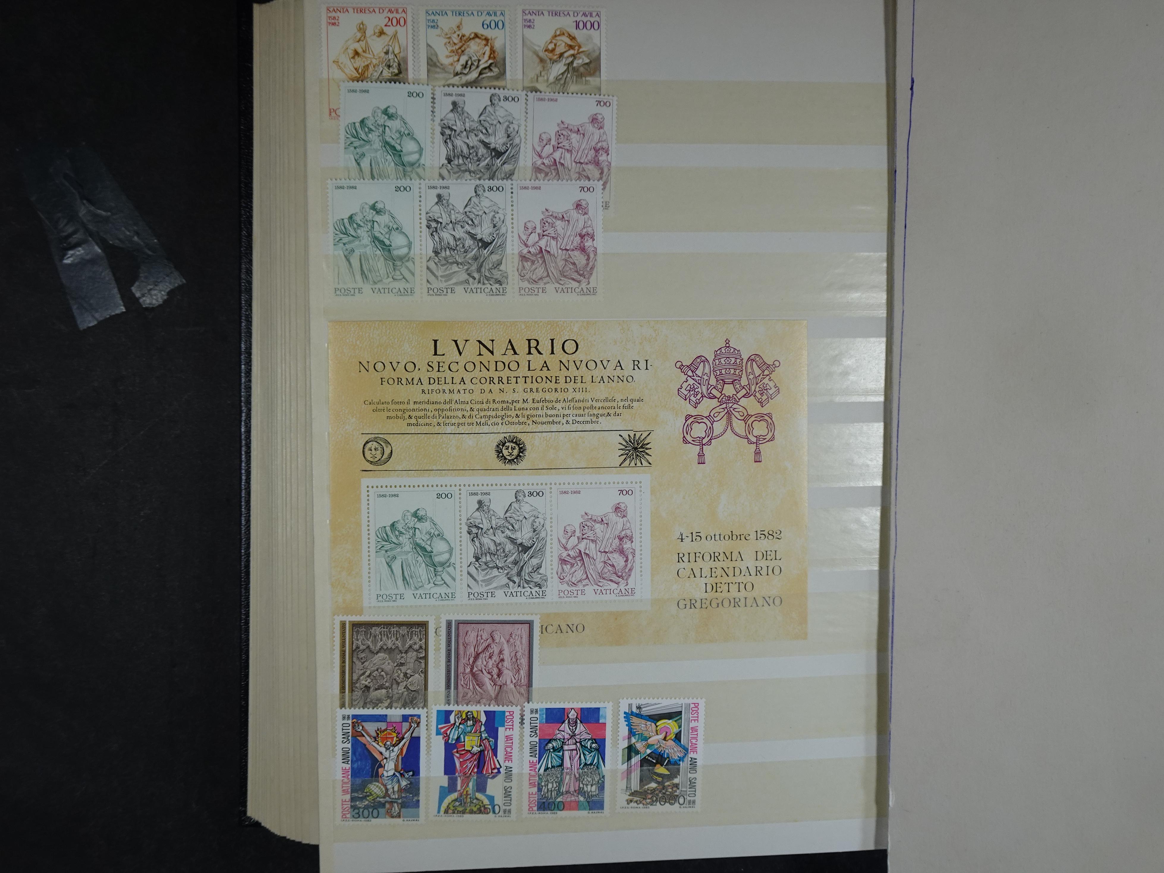 Verzameling incl. blokken in dik groot formaat insteekalbum. 36