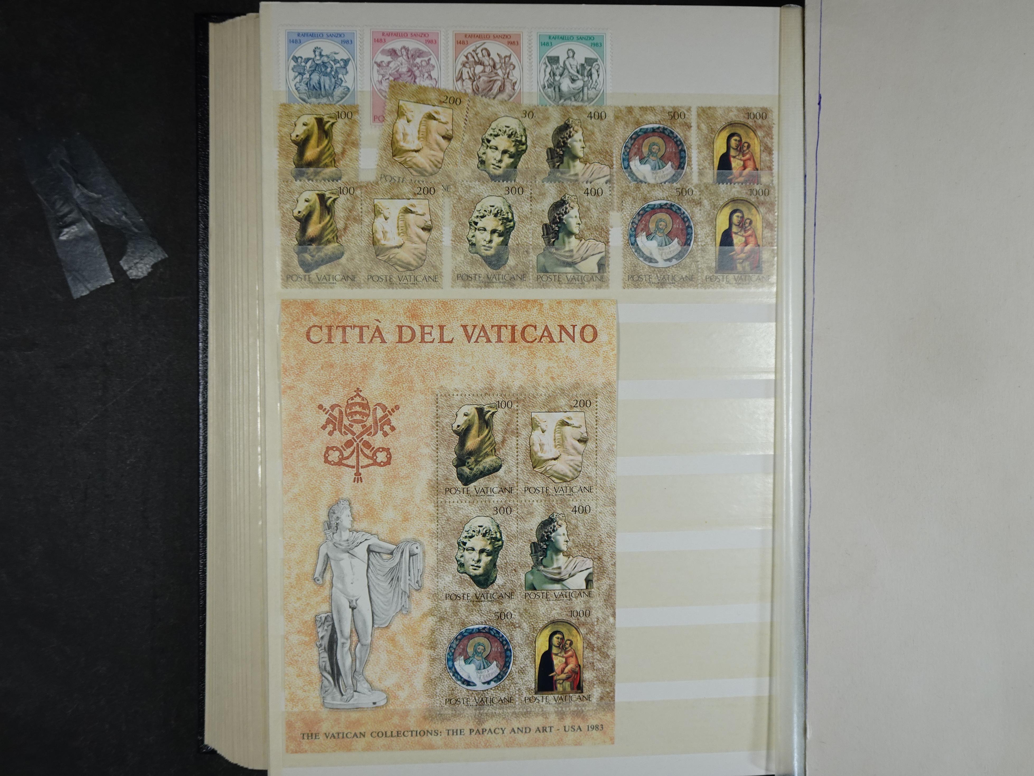 Verzameling incl. blokken in dik groot formaat insteekalbum. 38