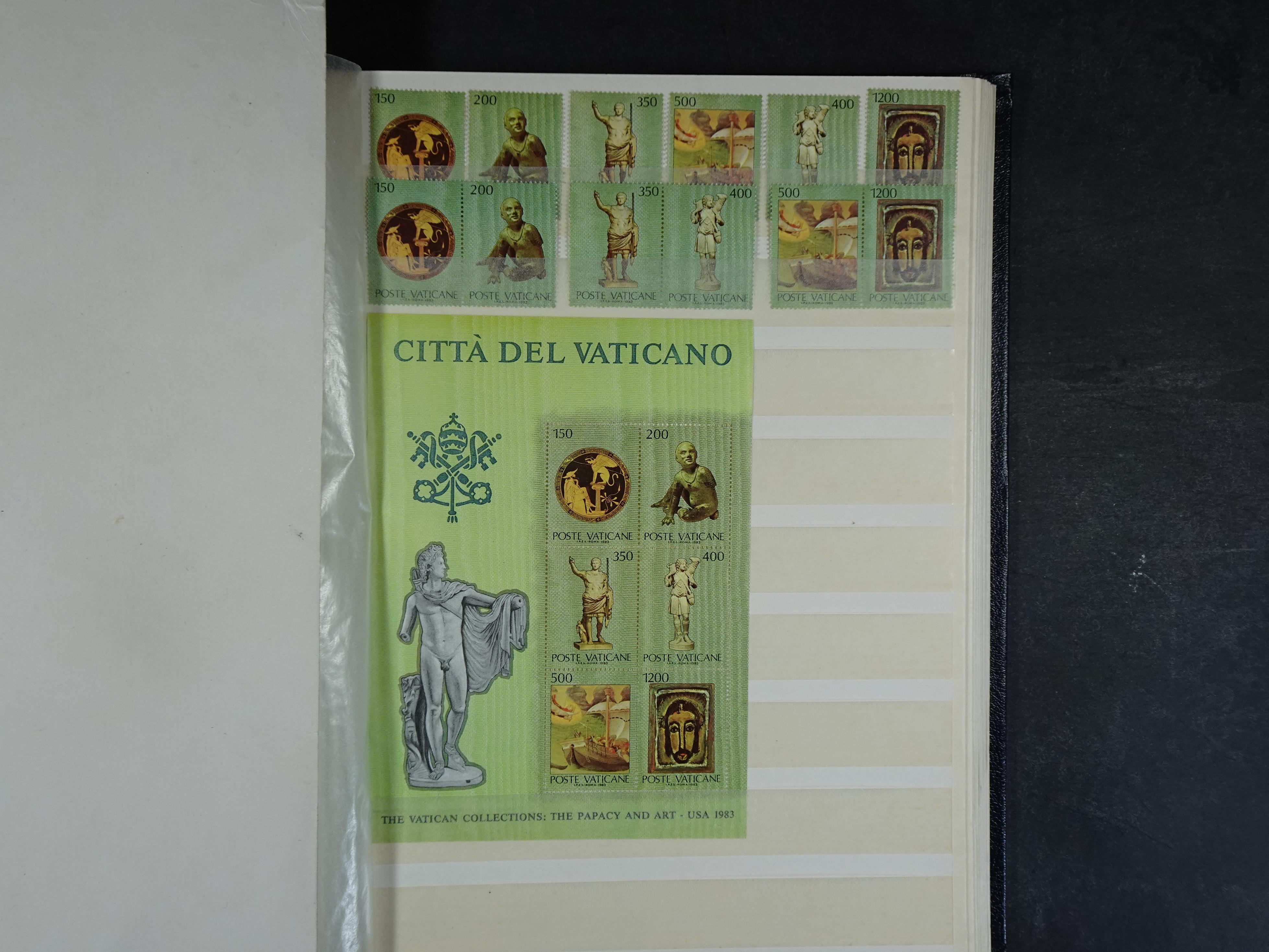 Verzameling incl. blokken in dik groot formaat insteekalbum. 39