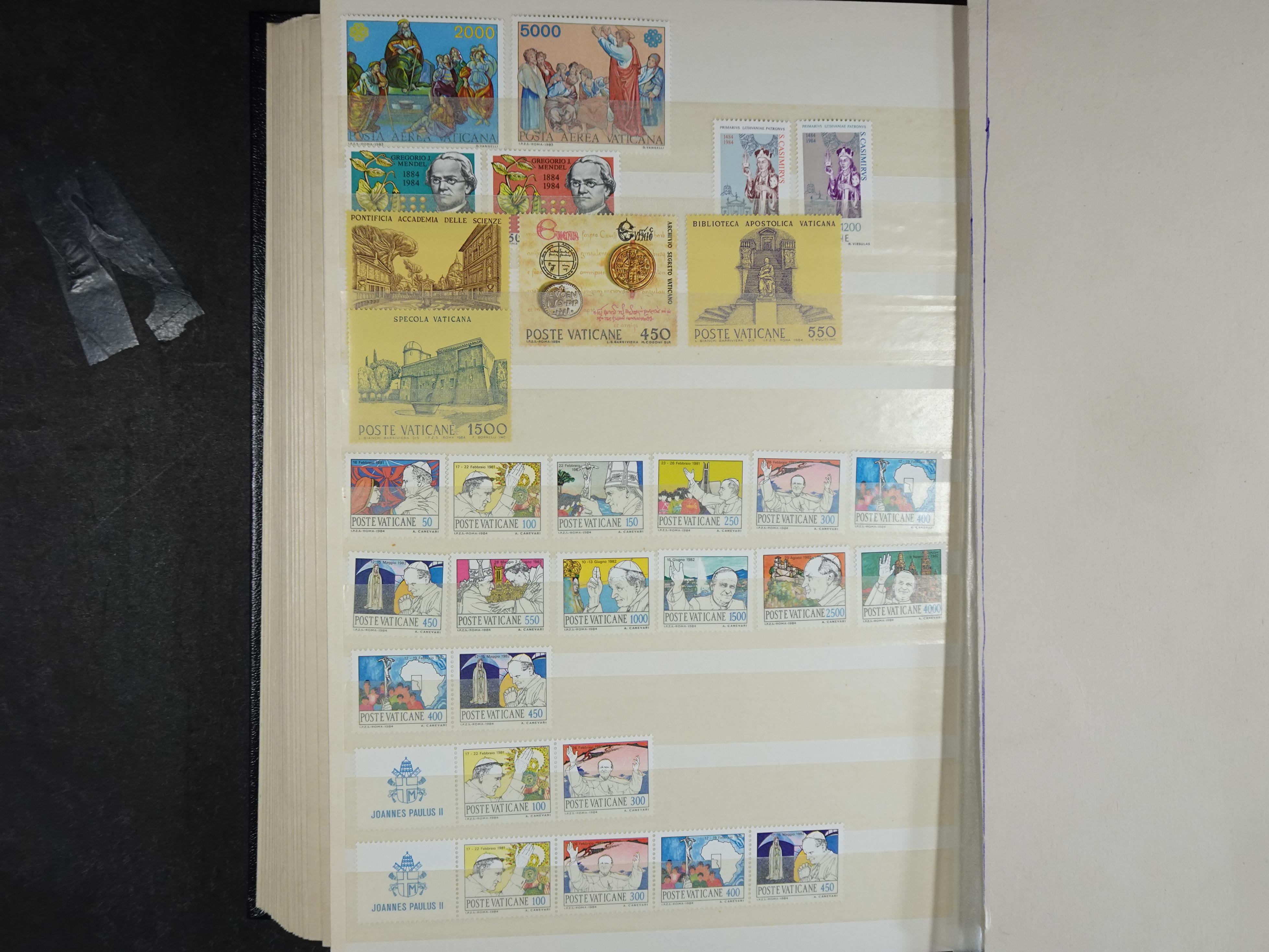 Verzameling incl. blokken in dik groot formaat insteekalbum. 40