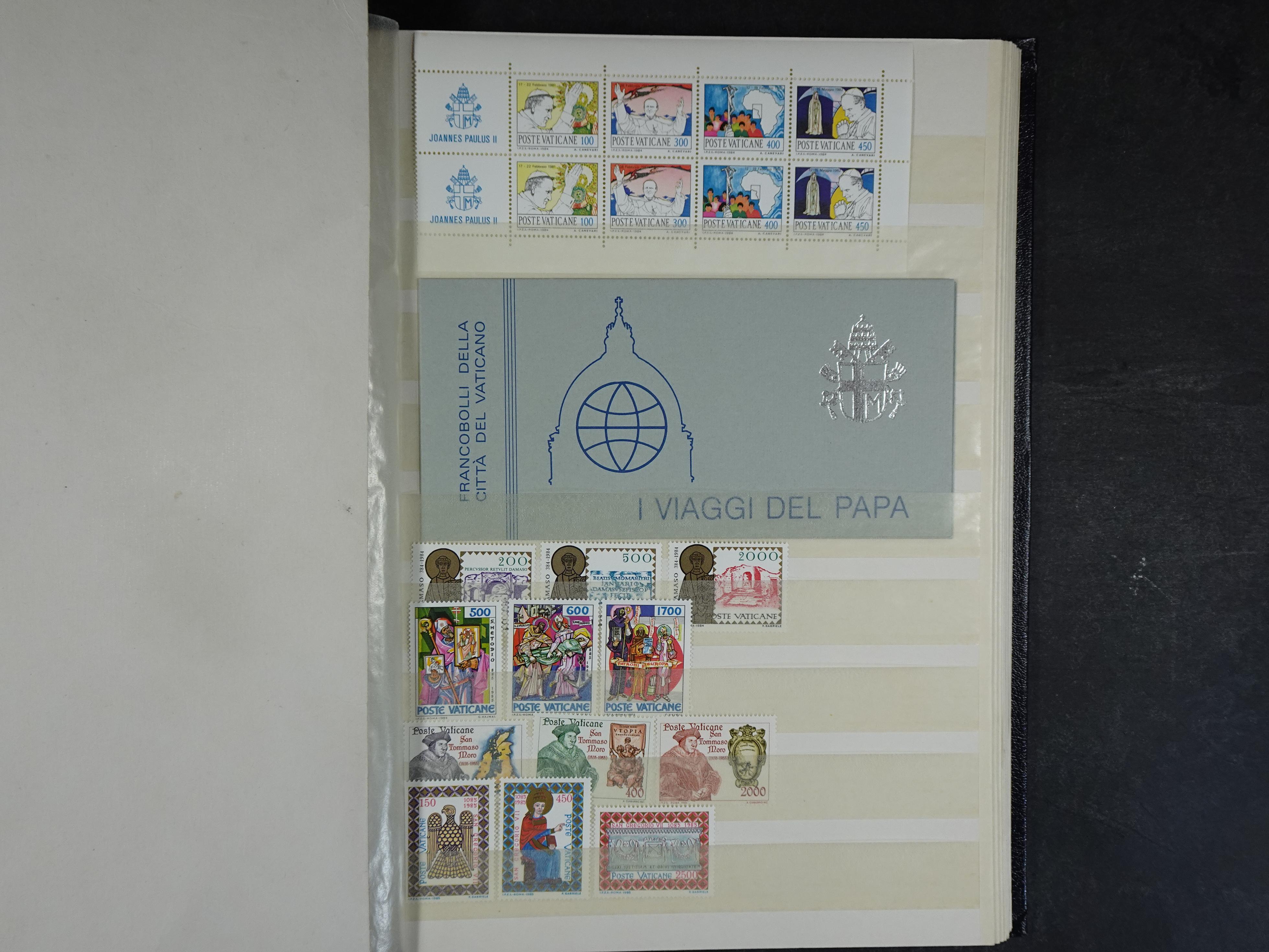 Verzameling incl. blokken in dik groot formaat insteekalbum. 41