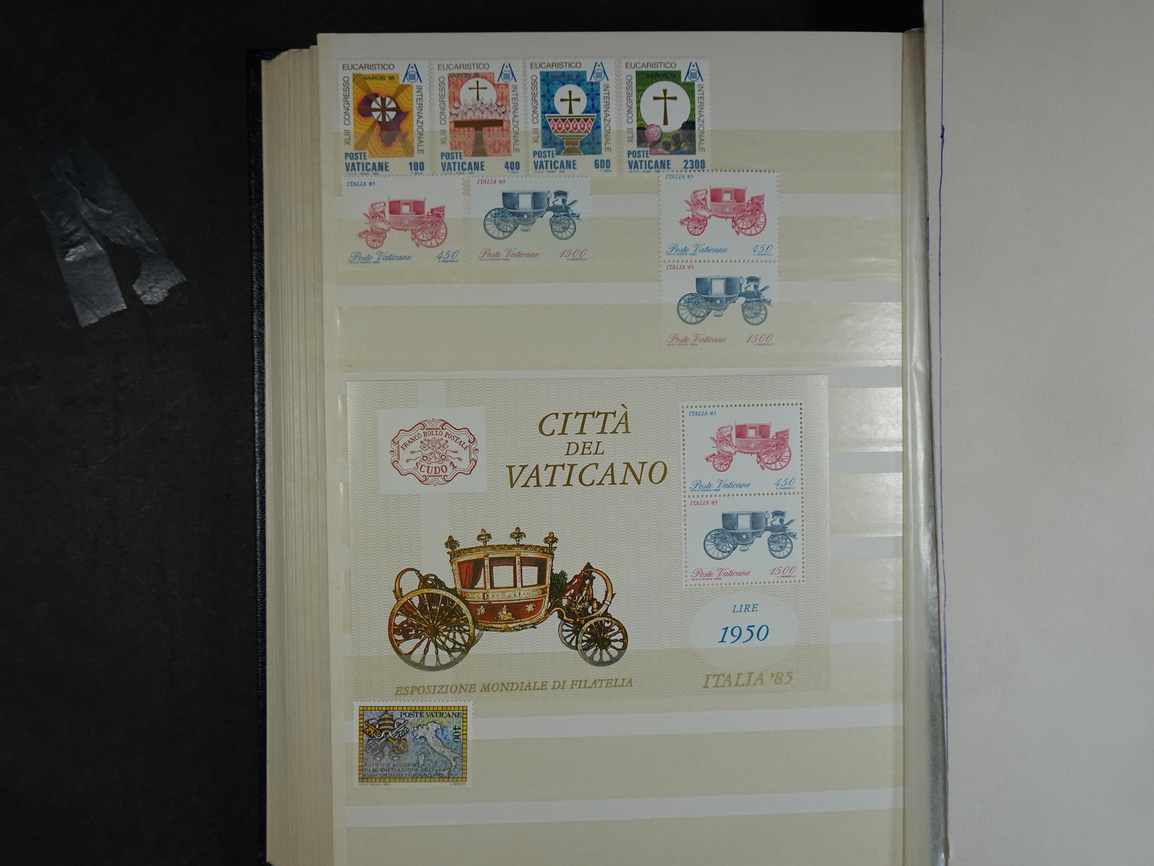 Verzameling incl. blokken in dik groot formaat insteekalbum. 42