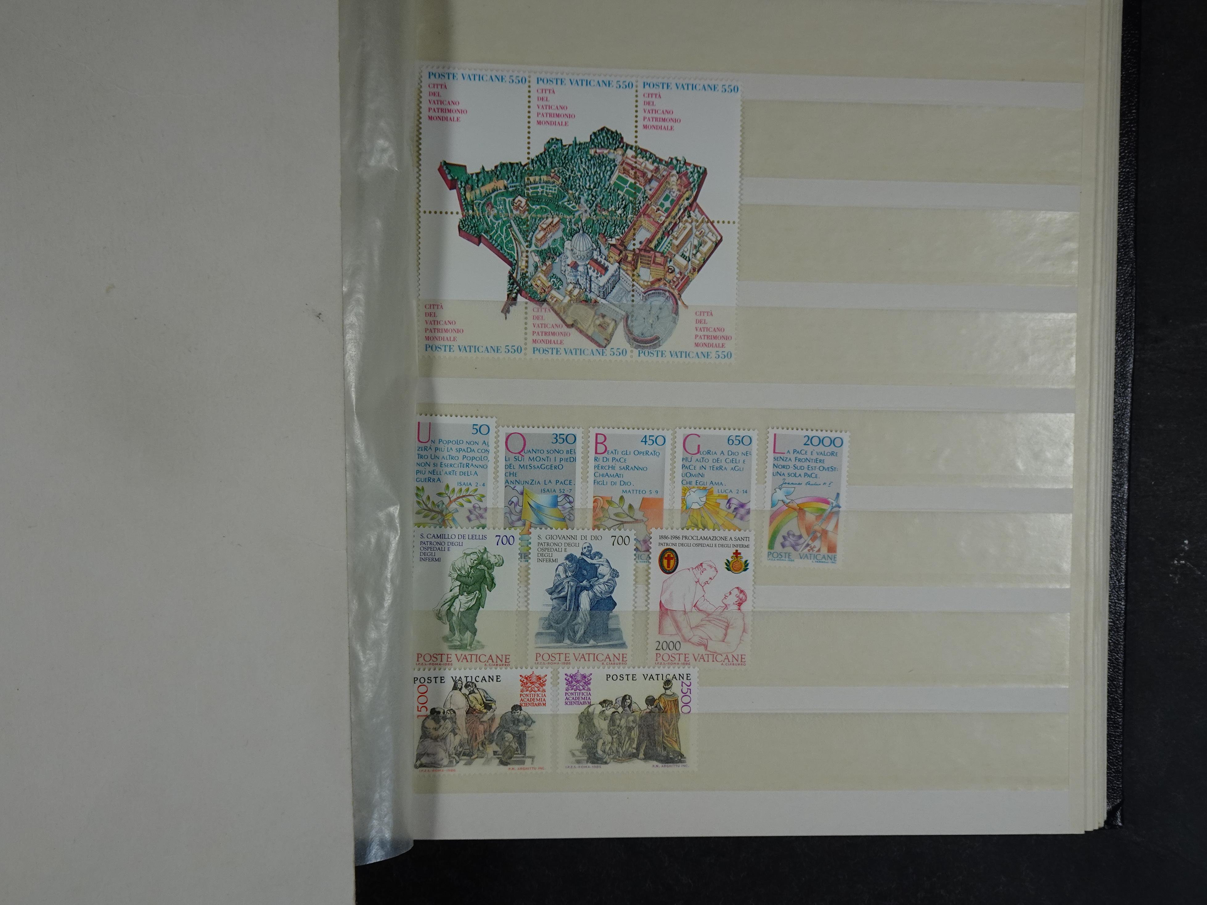 Verzameling incl. blokken in dik groot formaat insteekalbum. 43