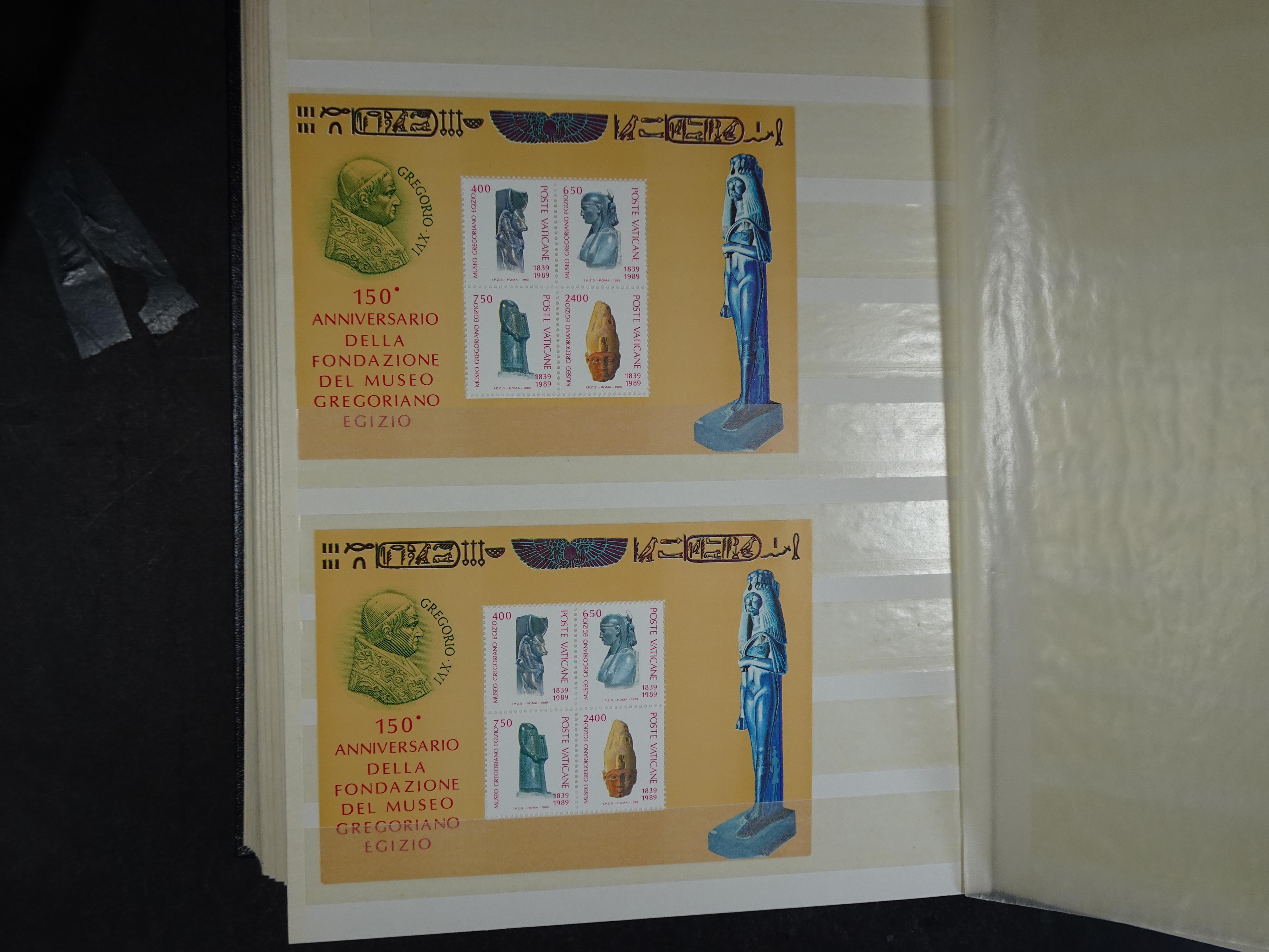 Verzameling incl. blokken in dik groot formaat insteekalbum. 47