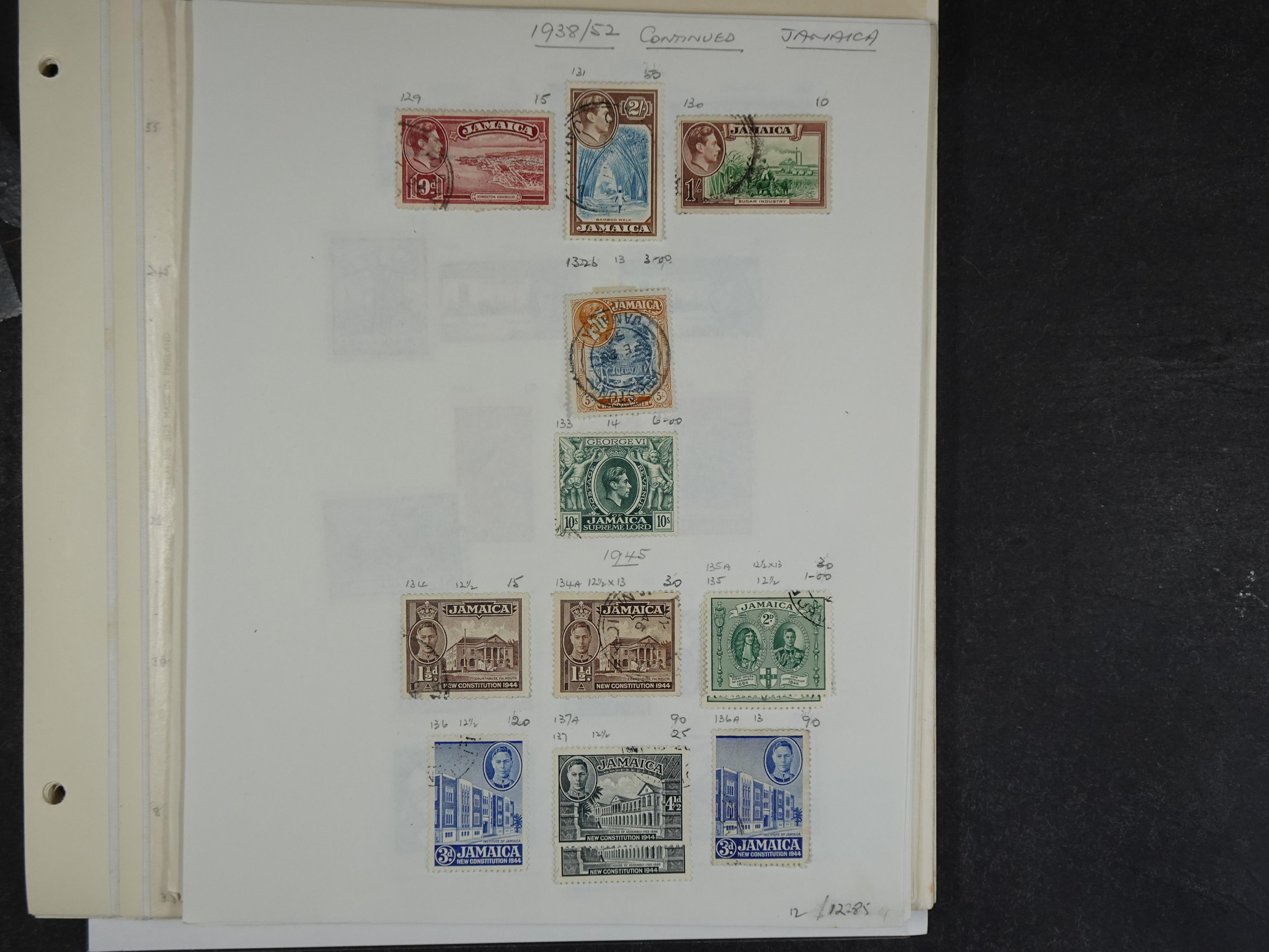 Verzameling vanaf klassiek met doubletten op bladen.
Bevat beter genoteerd. 14